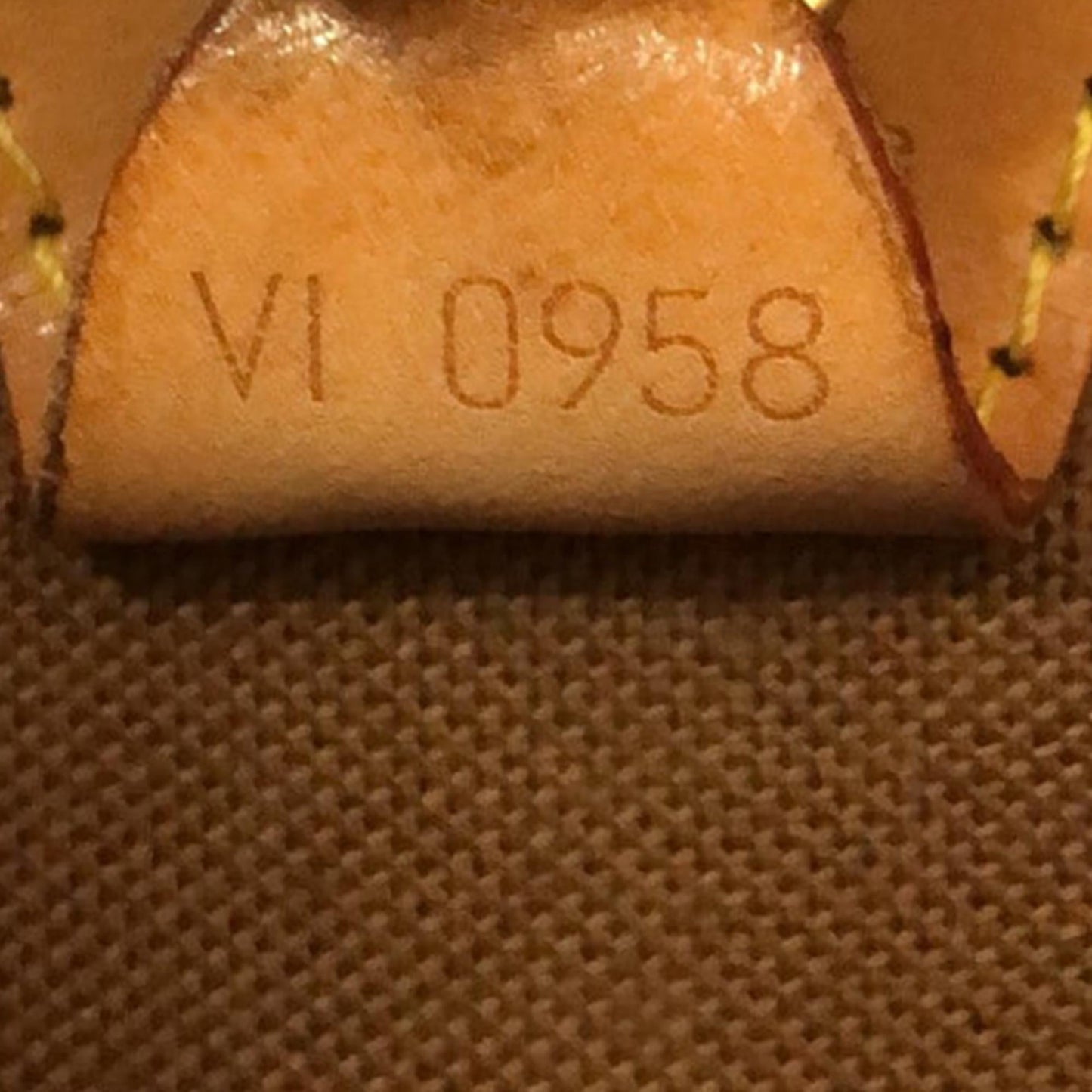 Louis Vuitton Monogram Ellipse PM (SHG-UZwlNP)