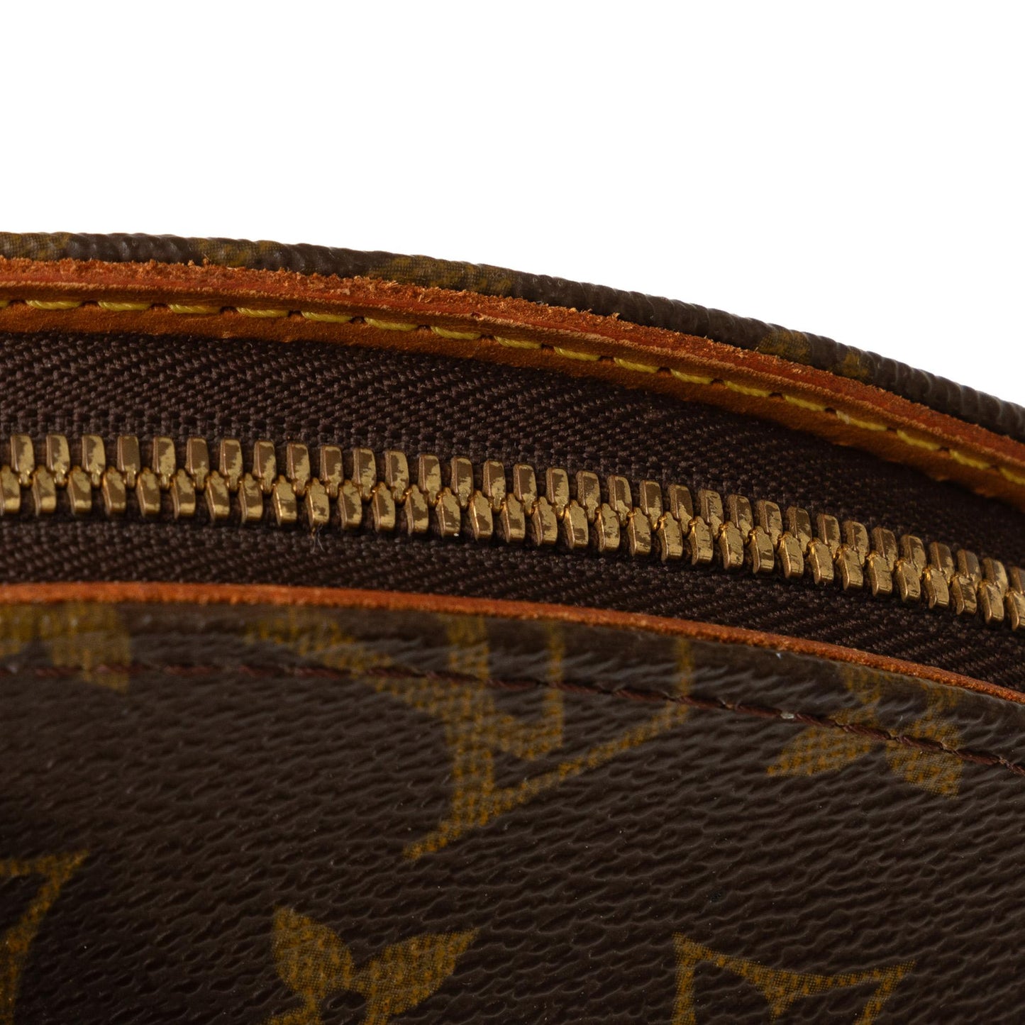 Louis Vuitton Monogram Ellipse PM (SHG-m26HuK)