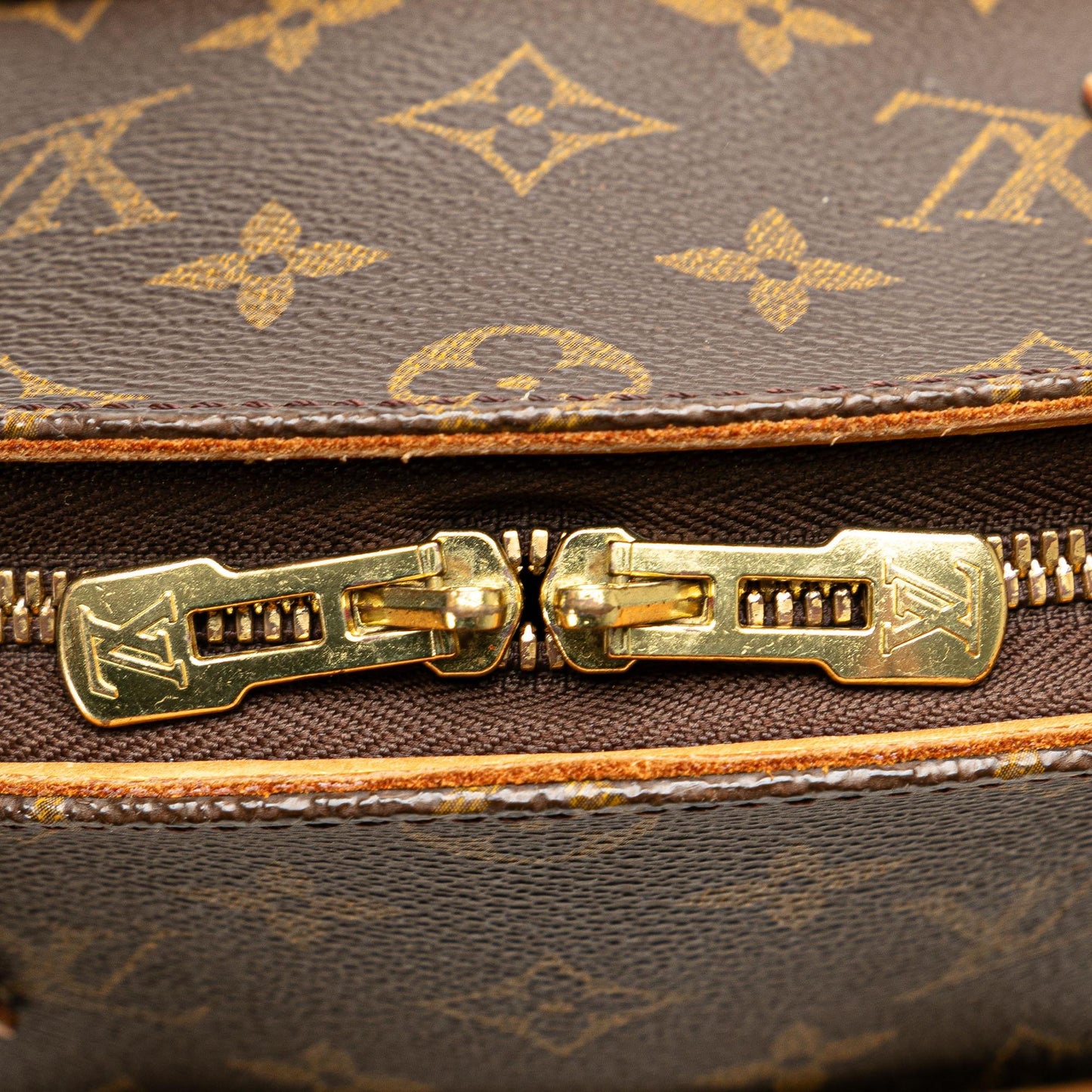 Louis Vuitton Monogram Ellipse PM (SHG-Nlaiww)