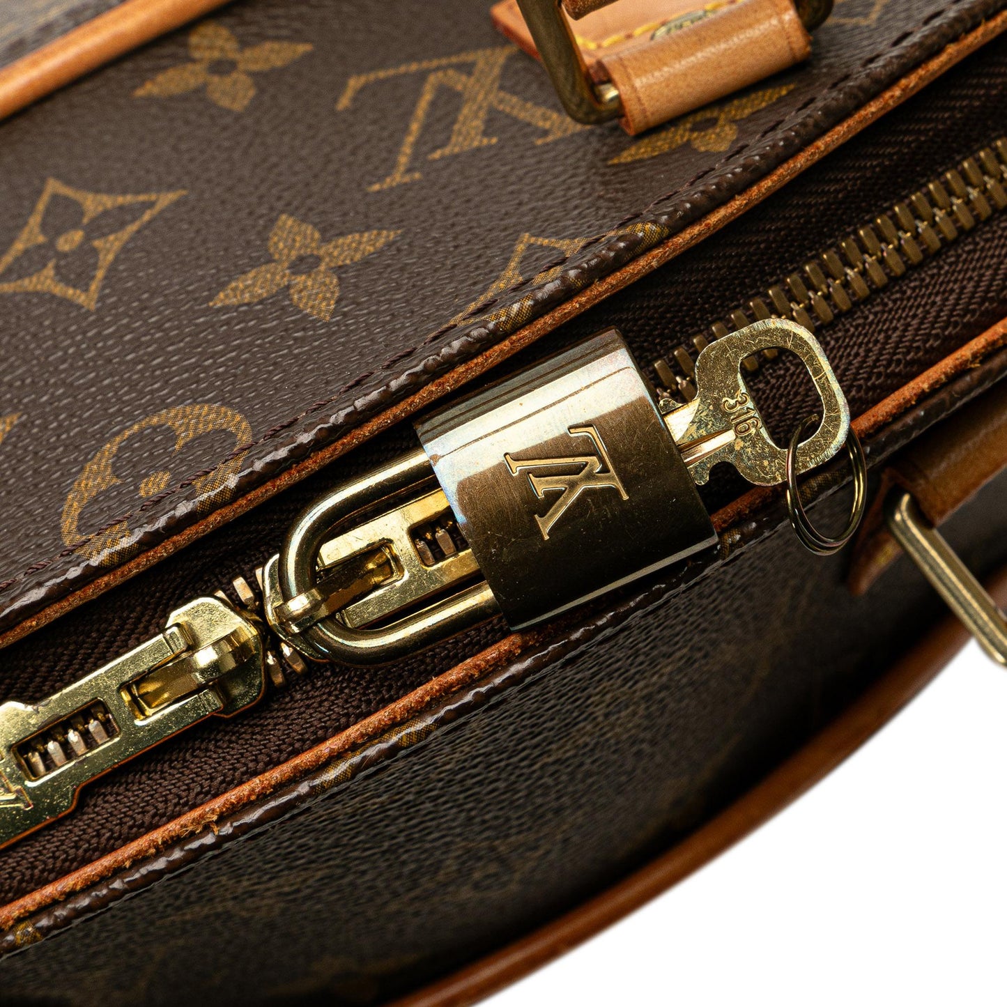 Louis Vuitton Monogram Ellipse PM (SHG-D5YUUe)