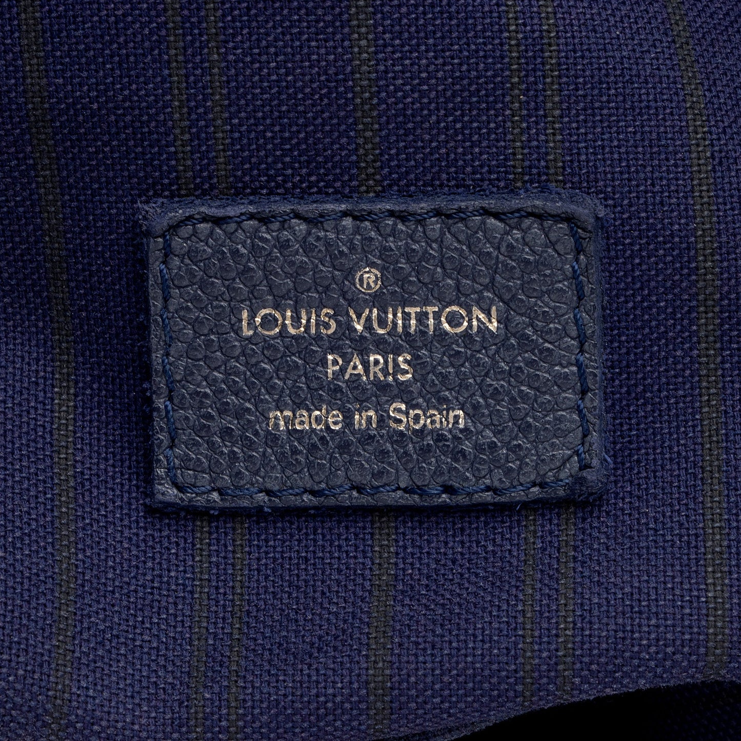 Louis Vuitton Monogram Empreinte Artsy MM Shoulder Bag (SHF-E7RR7v)