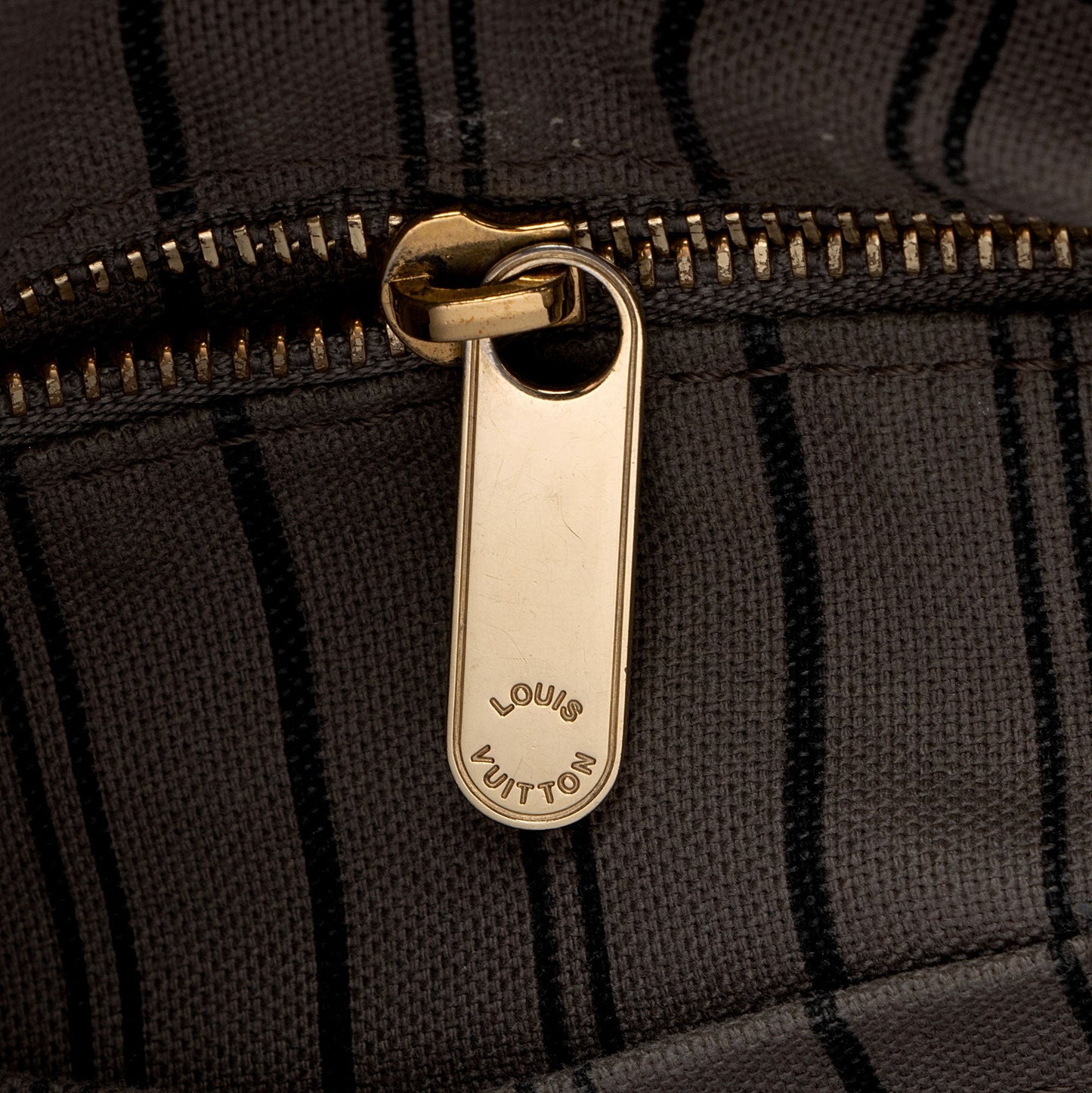 Louis Vuitton Monogram Empreinte Artsy MM Shoulder Bag (SHF-QpEZQc)