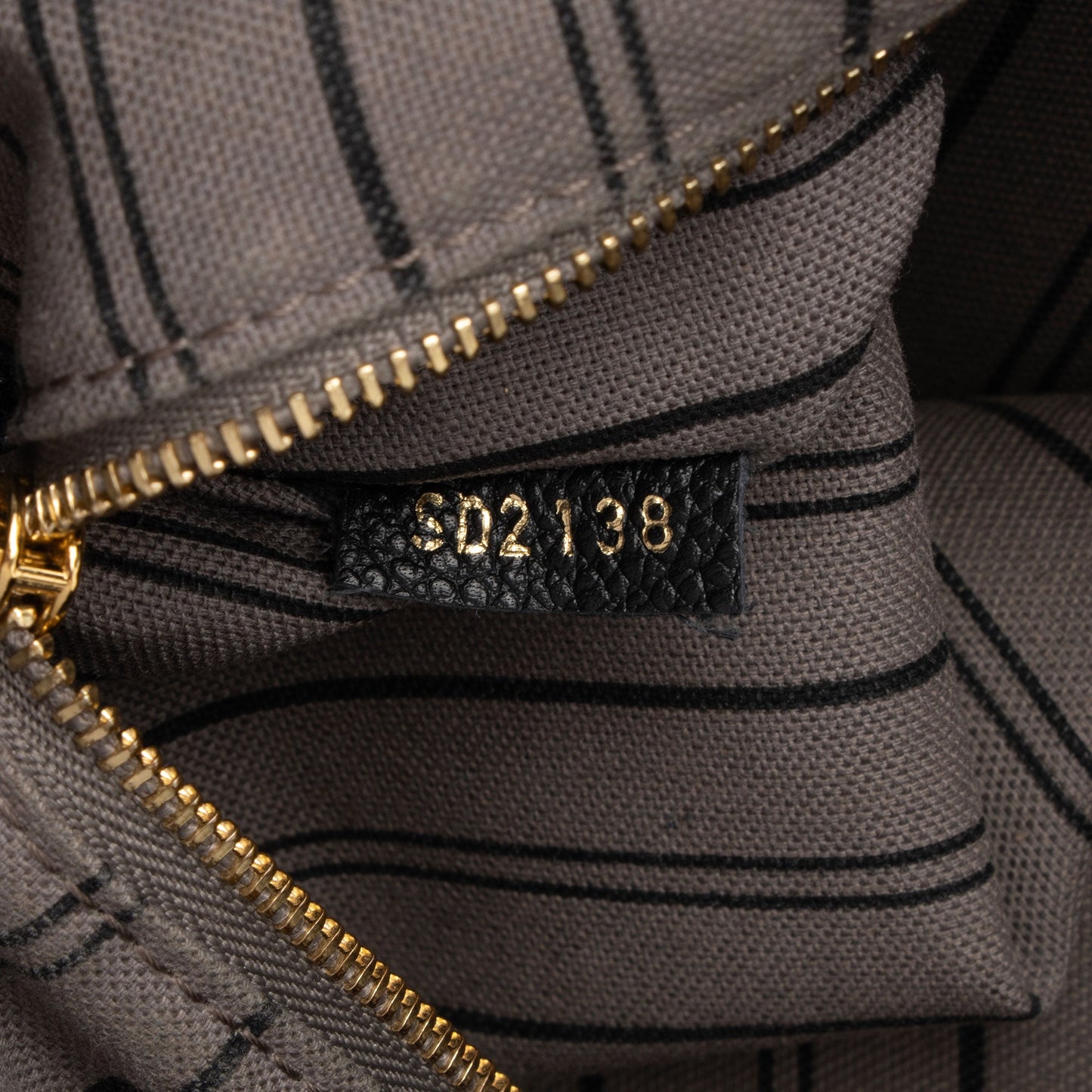 Louis Vuitton Monogram Empreinte Artsy MM Shoulder Bag (SHF-YjYJpY)