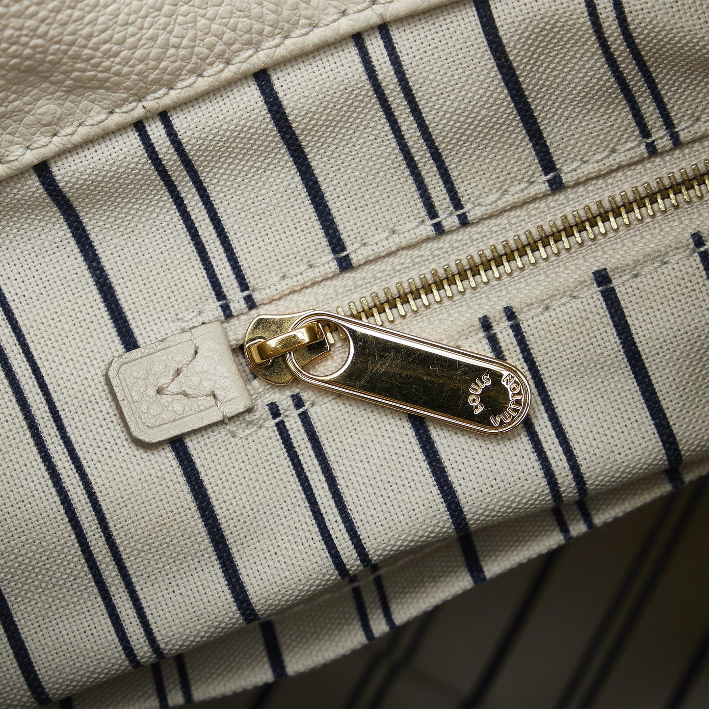 Louis Vuitton Monogram Empreinte Artsy MM (SHG-u9r9PC)