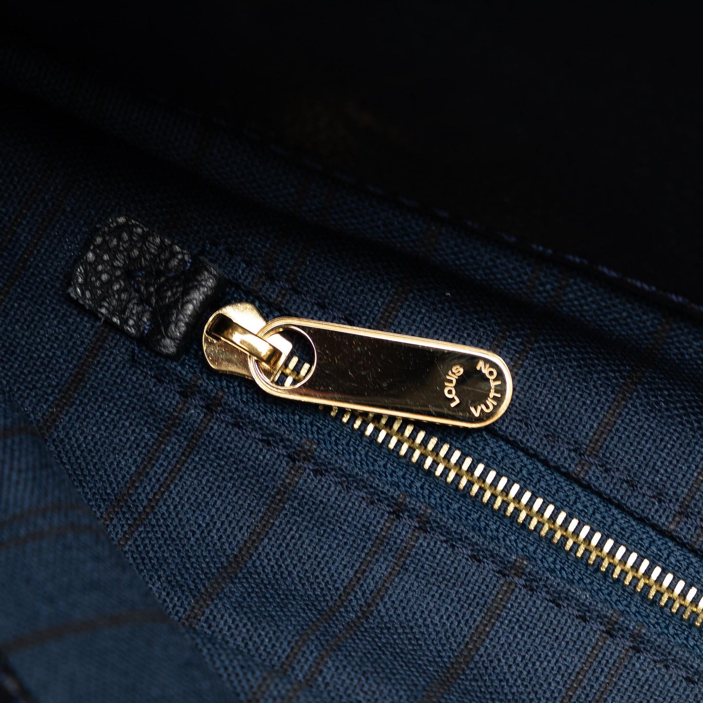 Louis Vuitton Monogram Empreinte Artsy MM (SHG-aDOAu7)
