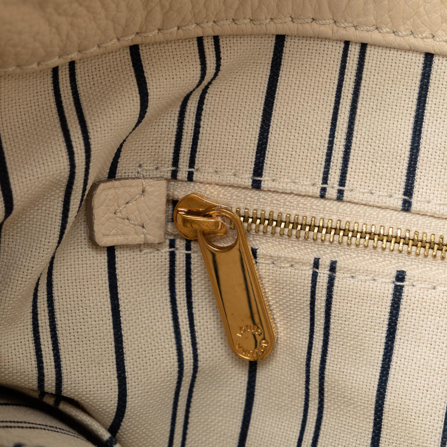 Louis Vuitton Monogram Empreinte Artsy MM (SHG-JZGFCF)