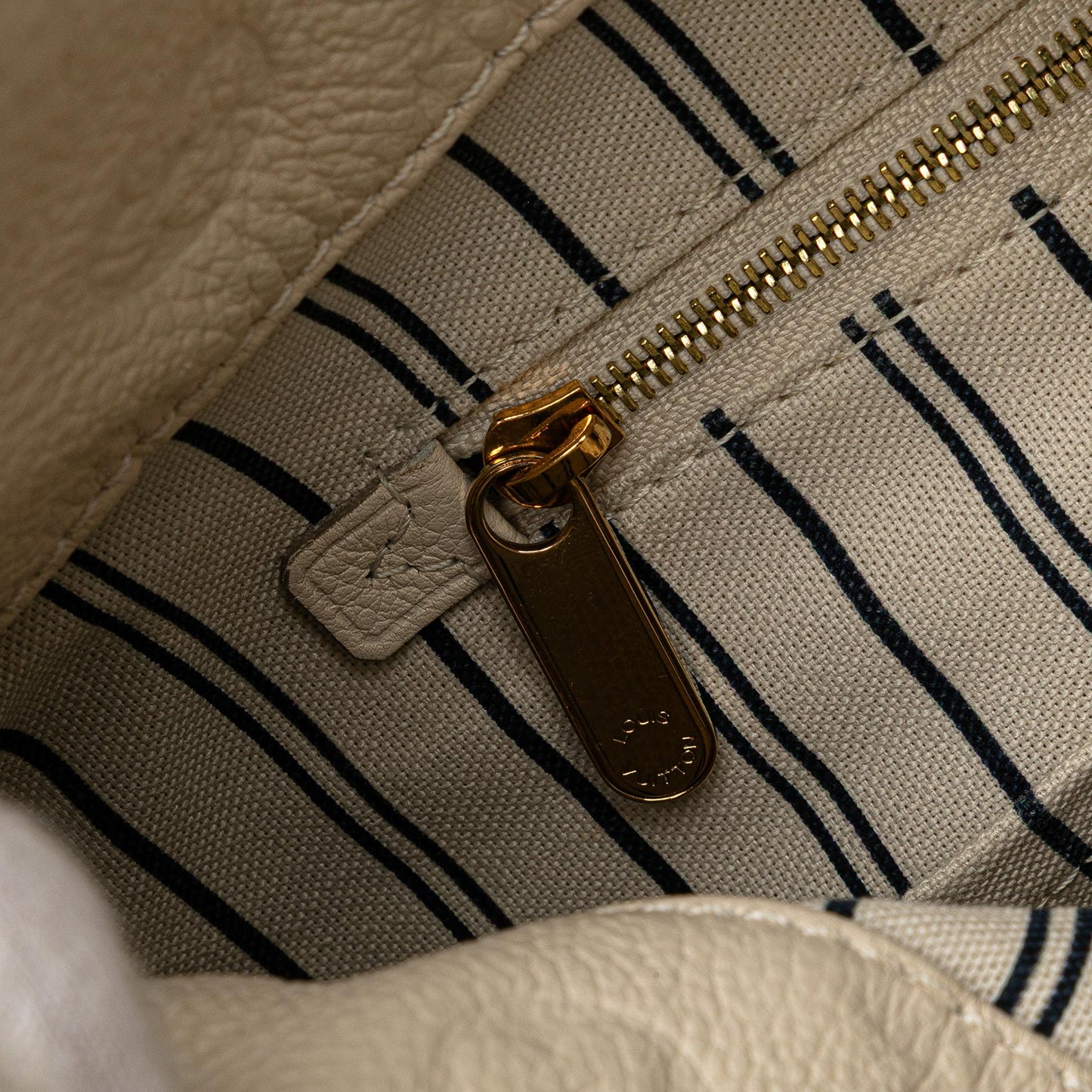 Louis Vuitton Monogram Empreinte Artsy MM
