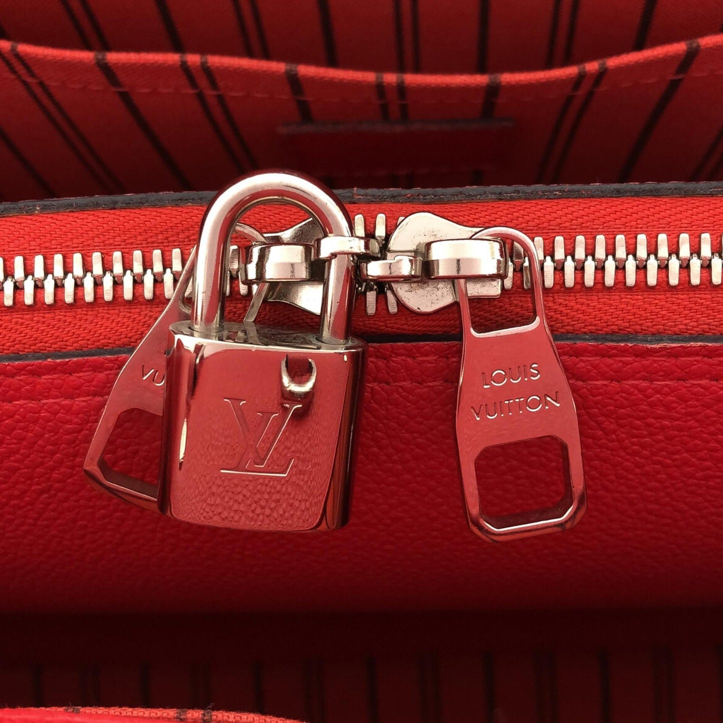 Louis Vuitton Monogram Empreinte Montaigne MM (SHG-mO4yxB)