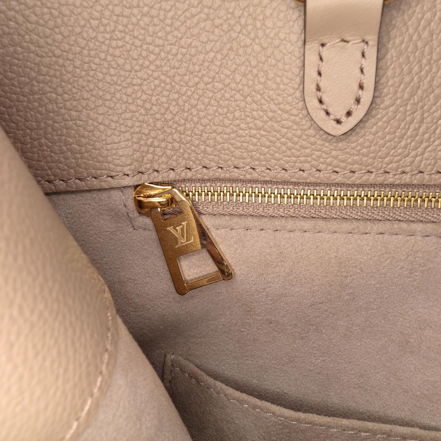 Louis Vuitton Monogram Empreinte OnTheGo MM