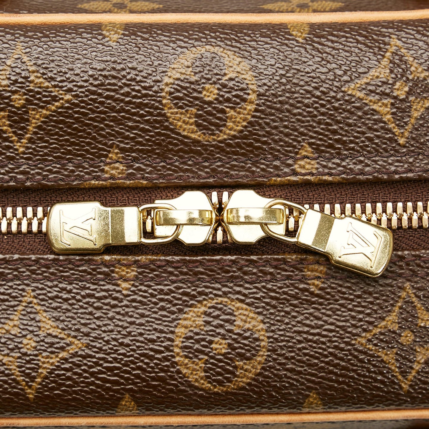 Louis Vuitton Monogram Excentri-Cite (SHG-v6XWTH)