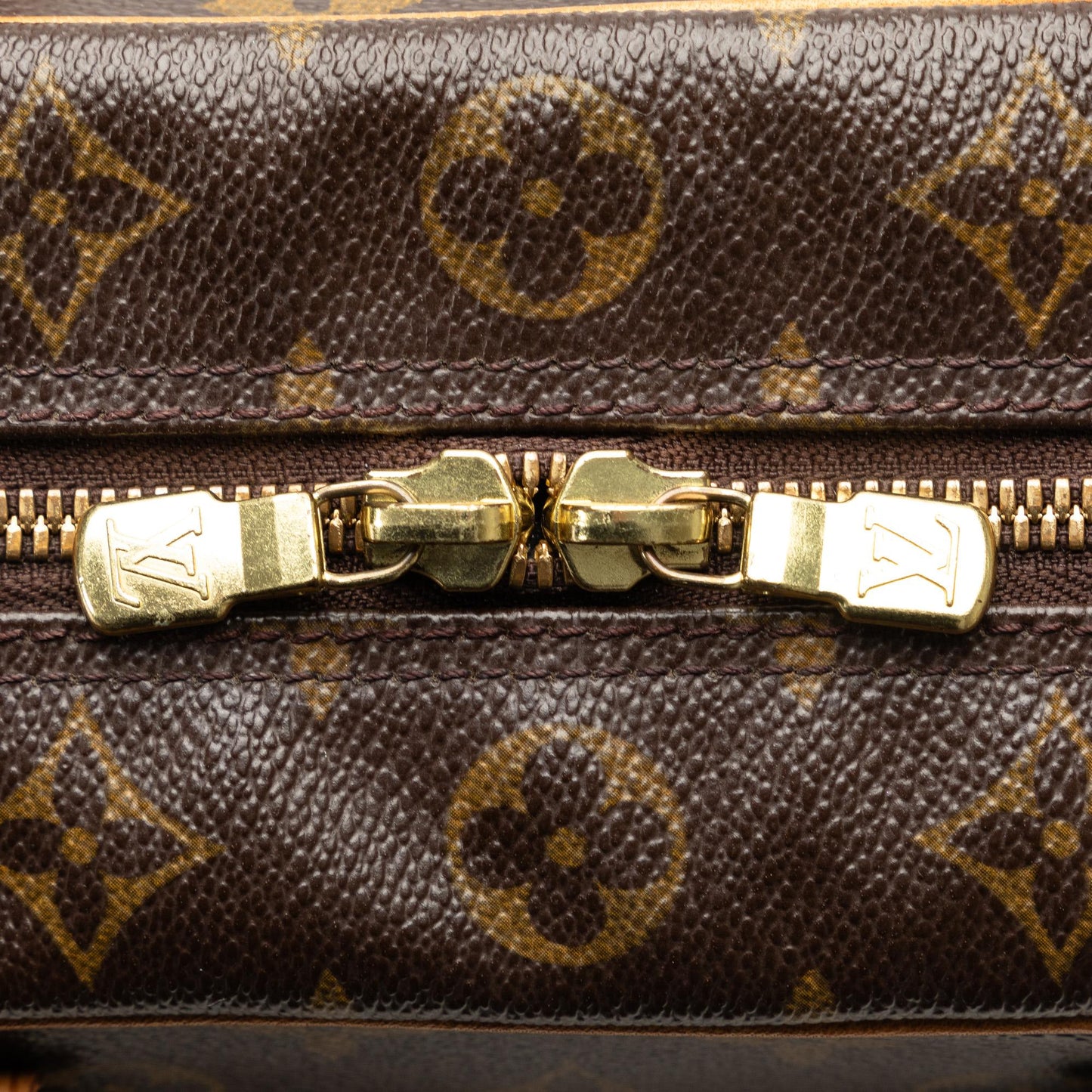 Louis Vuitton Monogram Excentri-Cite (SHG-cXwEKm)