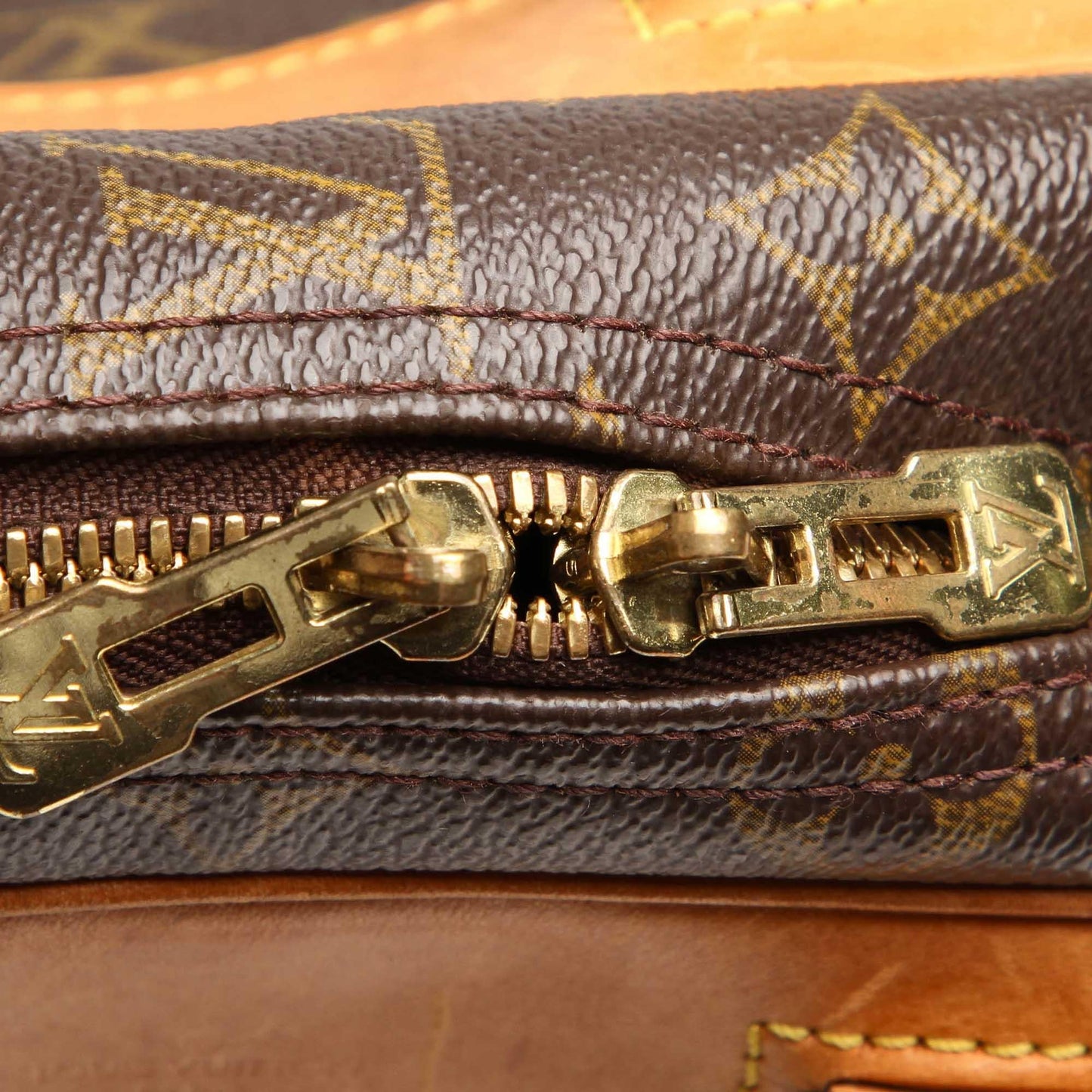 Louis Vuitton Monogram Excursion (SHG-22746)