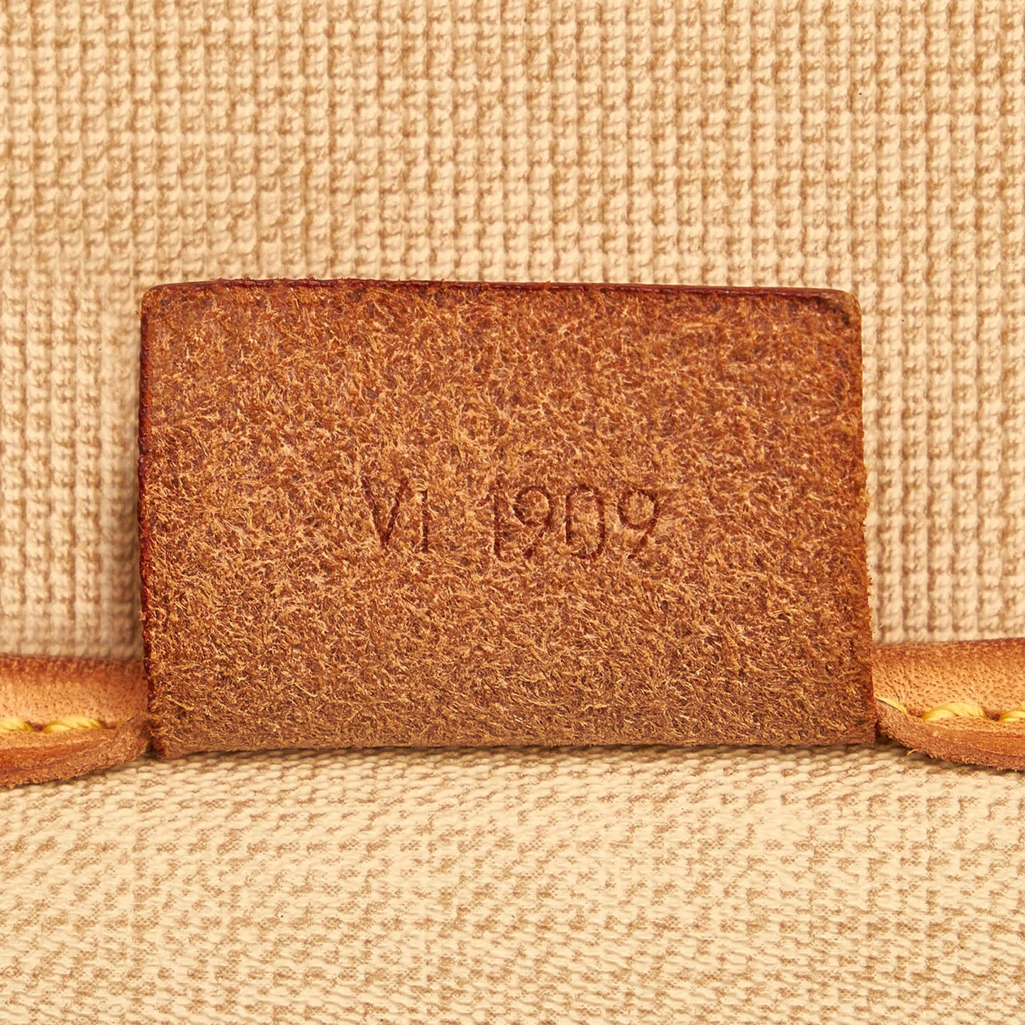 Louis Vuitton Monogram Excursion (SHG-28720)
