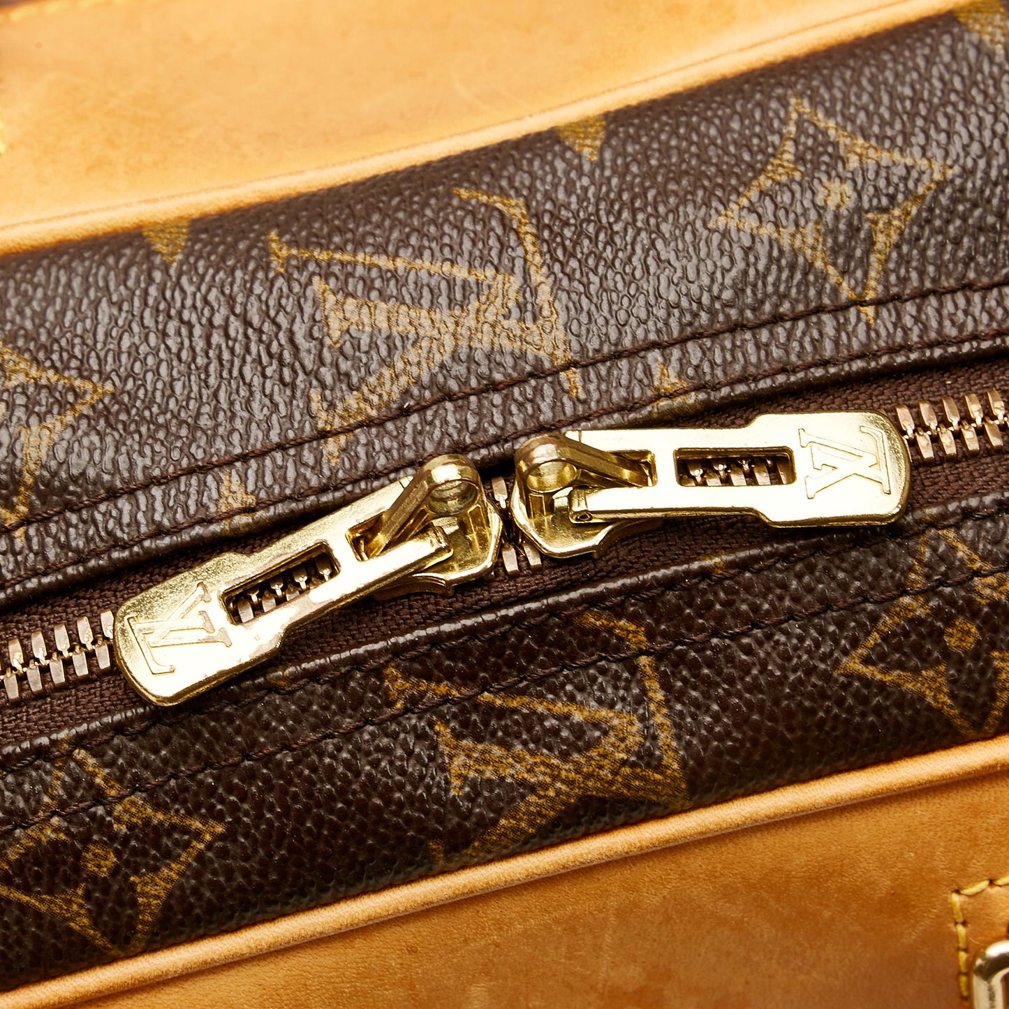 Louis Vuitton Monogram Excursion (SHG-0CGXsZ)