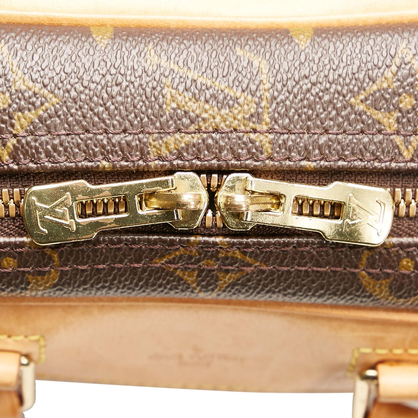 Louis Vuitton Monogram Excursion (SHG-jb1FEQ)