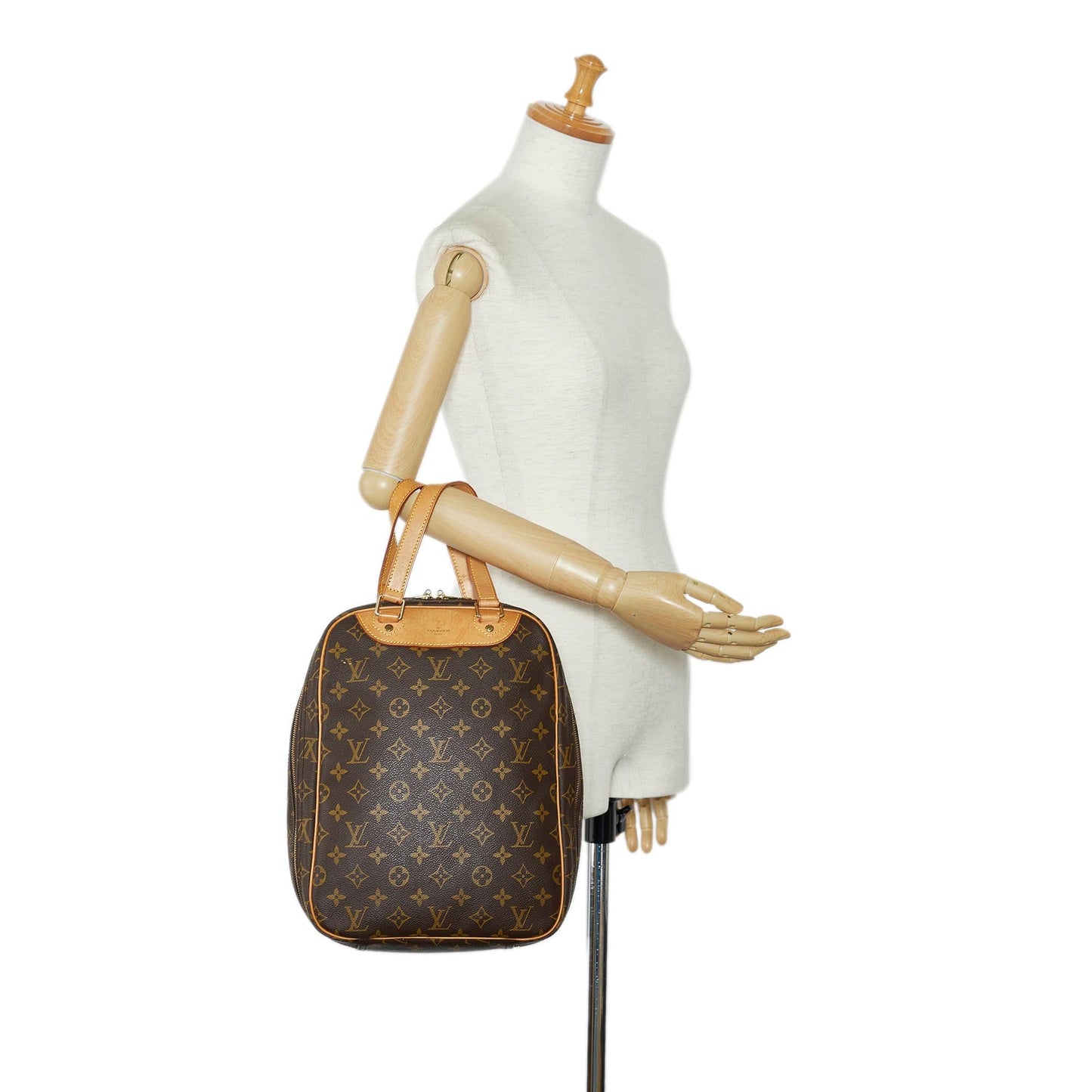 Louis Vuitton Monogram Excursion (SHG-zqMsNa)