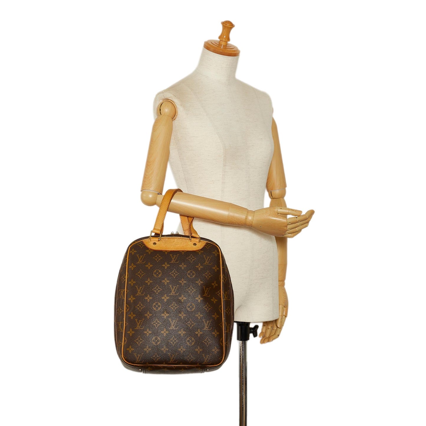 Louis Vuitton Monogram Excursion (SHG-RUV3YK)