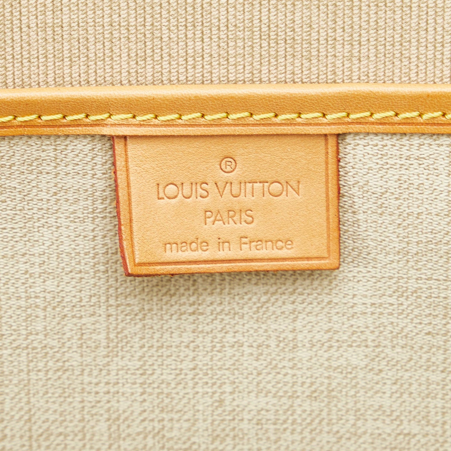 Louis Vuitton Monogram Excursion (SHG-DgrEfO)