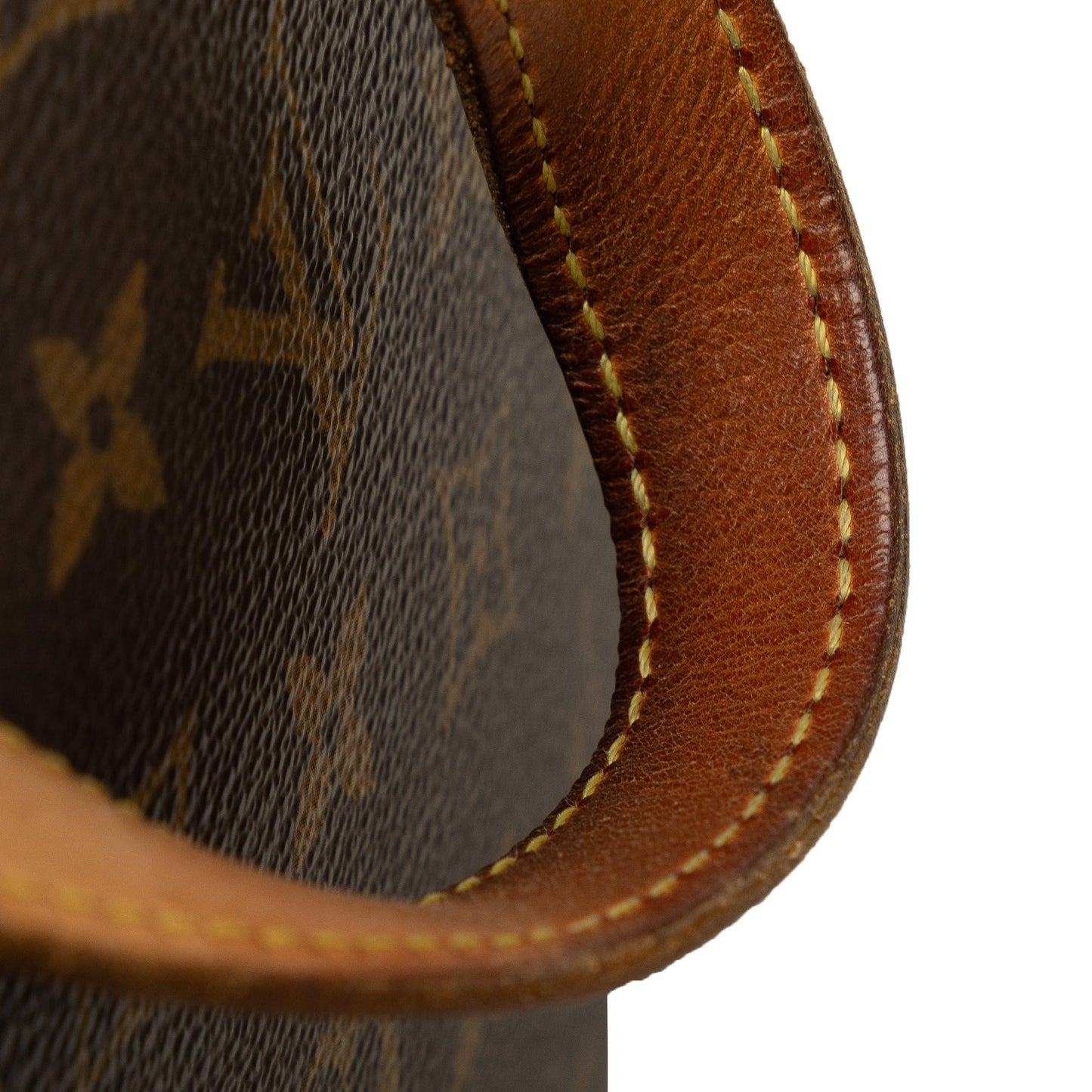 Louis Vuitton Monogram Excursion (SHG-nH0lUa)