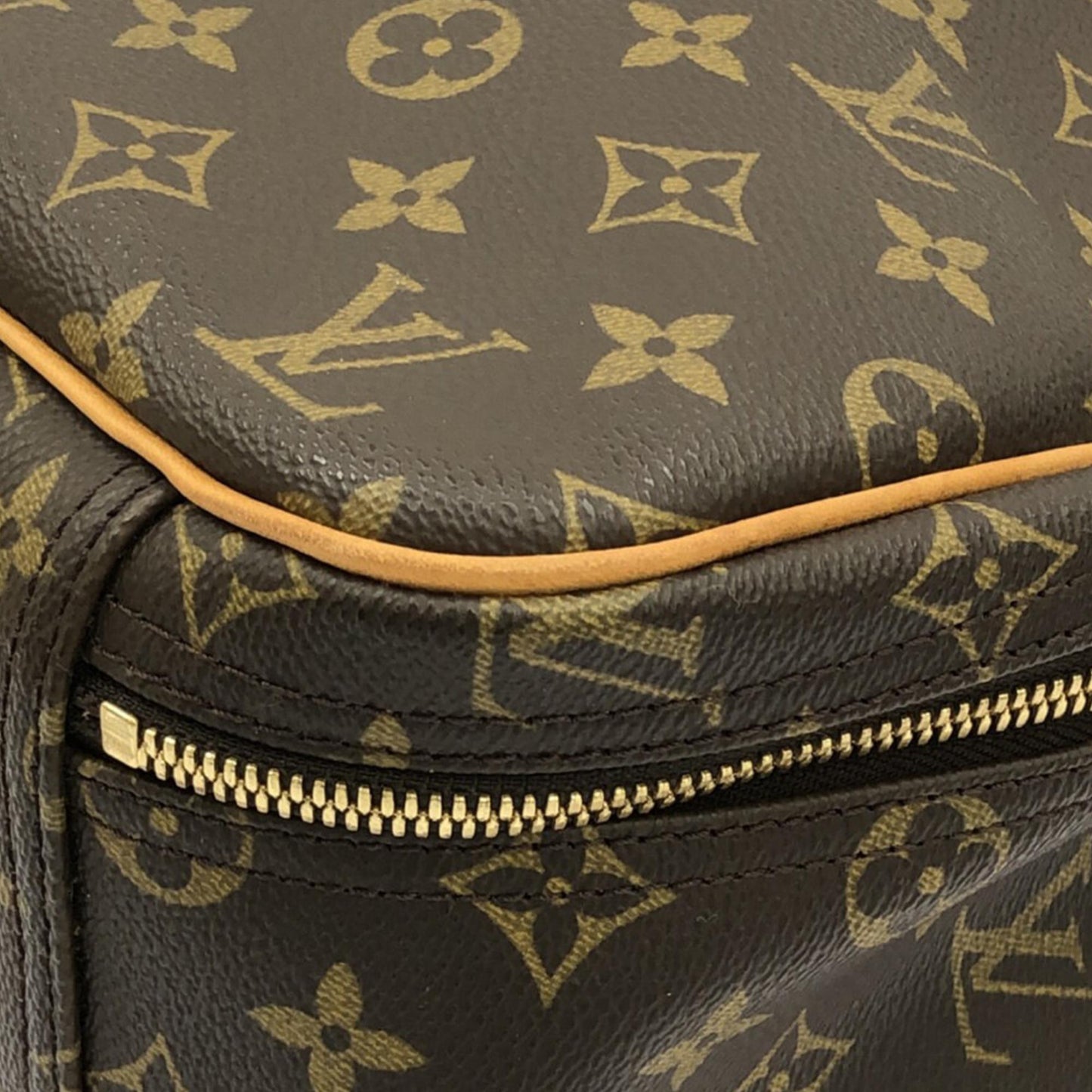 Louis Vuitton Monogram Excursion (SHG-feiGd4)