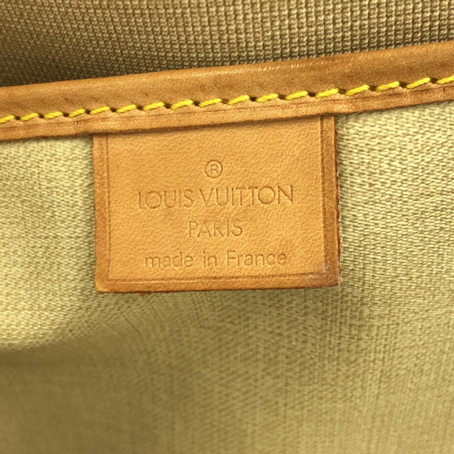 Louis Vuitton Monogram Excursion (SHG-feiGd4)