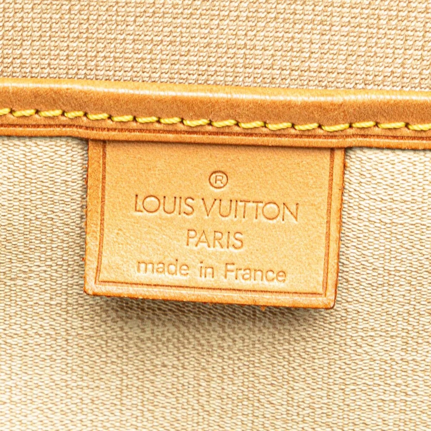 Louis Vuitton Monogram Excursion (SHG-HIxgnD)