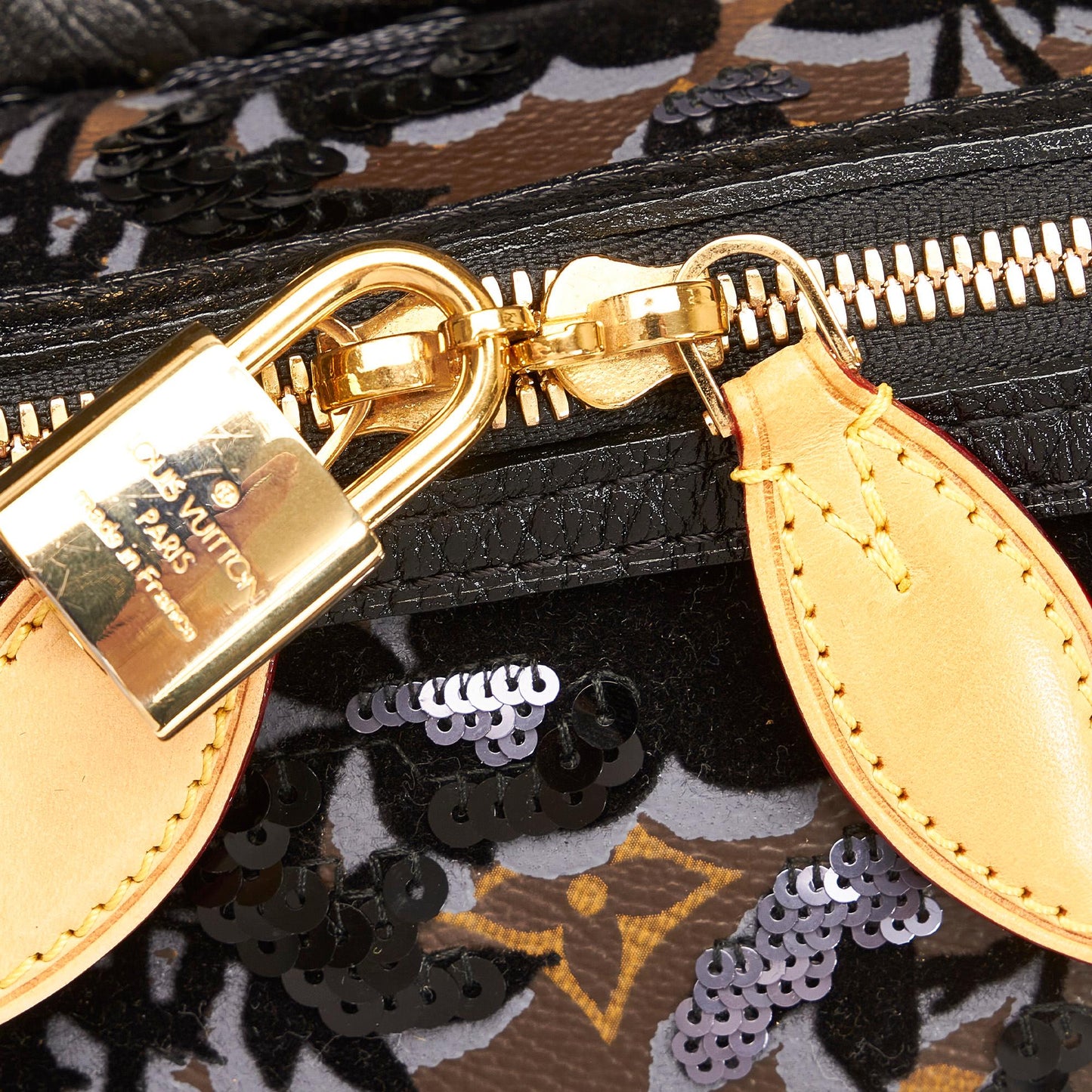 Louis Vuitton Monogram Fleur de Jais Carrousel (SHG-eexu39)