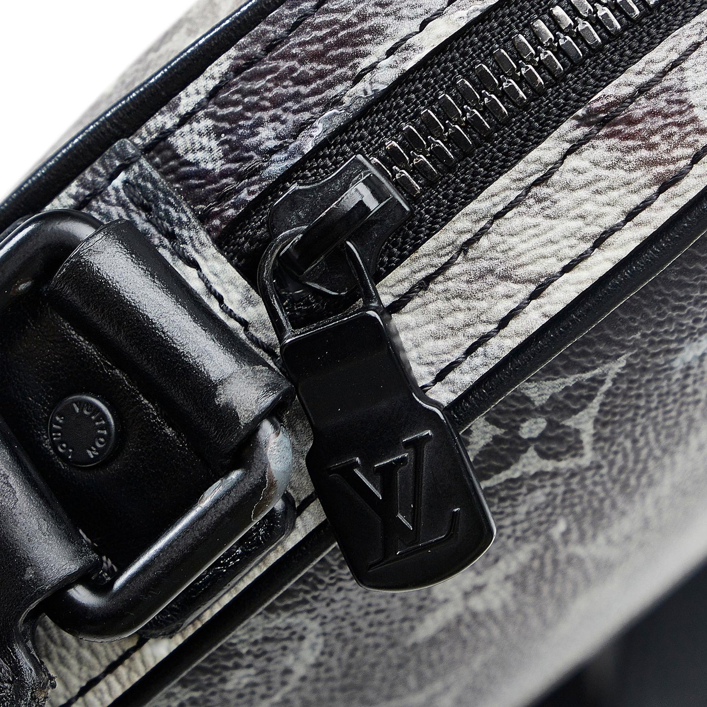 Louis Vuitton Monogram Galaxy Alpha Messenger (SHG-1KGtFs)