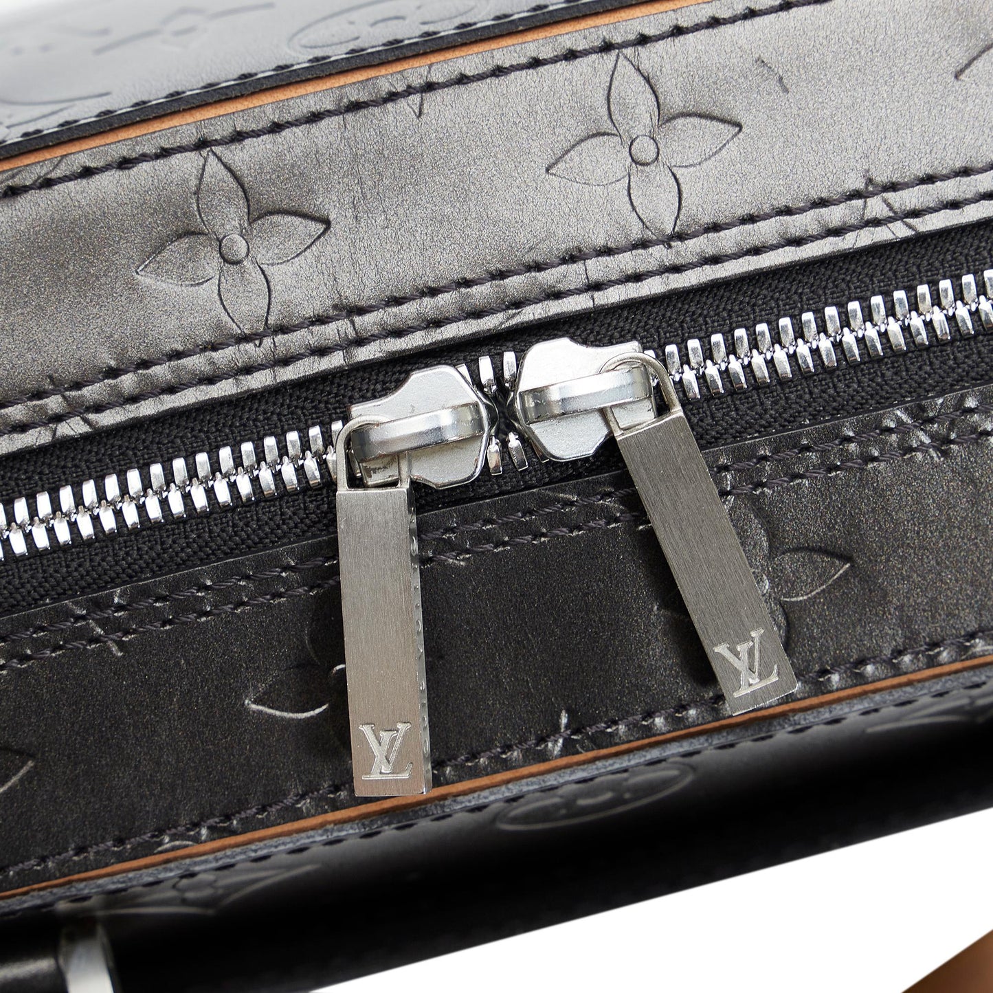 Louis Vuitton Monogram Glace Shelton (SHG-8ywIEt)