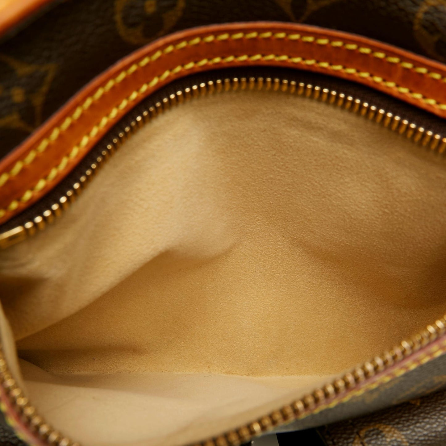 Louis Vuitton Monogram Hudson GM (SHG-30547)