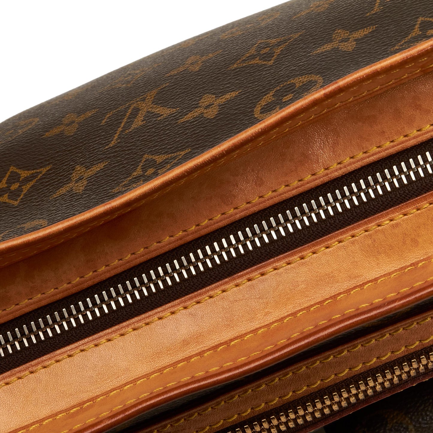Louis Vuitton Monogram Hudson GM (SHG-26Jo1s)