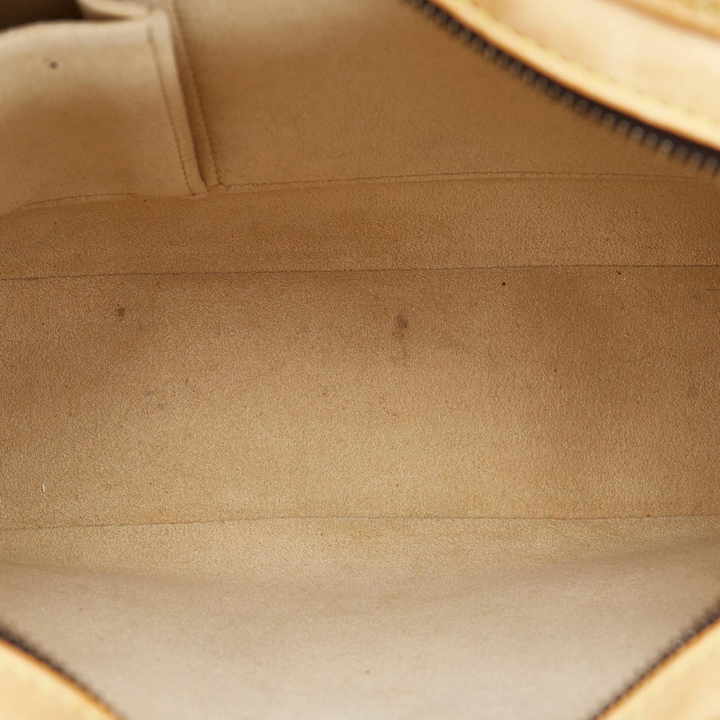 Louis Vuitton Monogram Hudson GM (SHG-gafTrh)