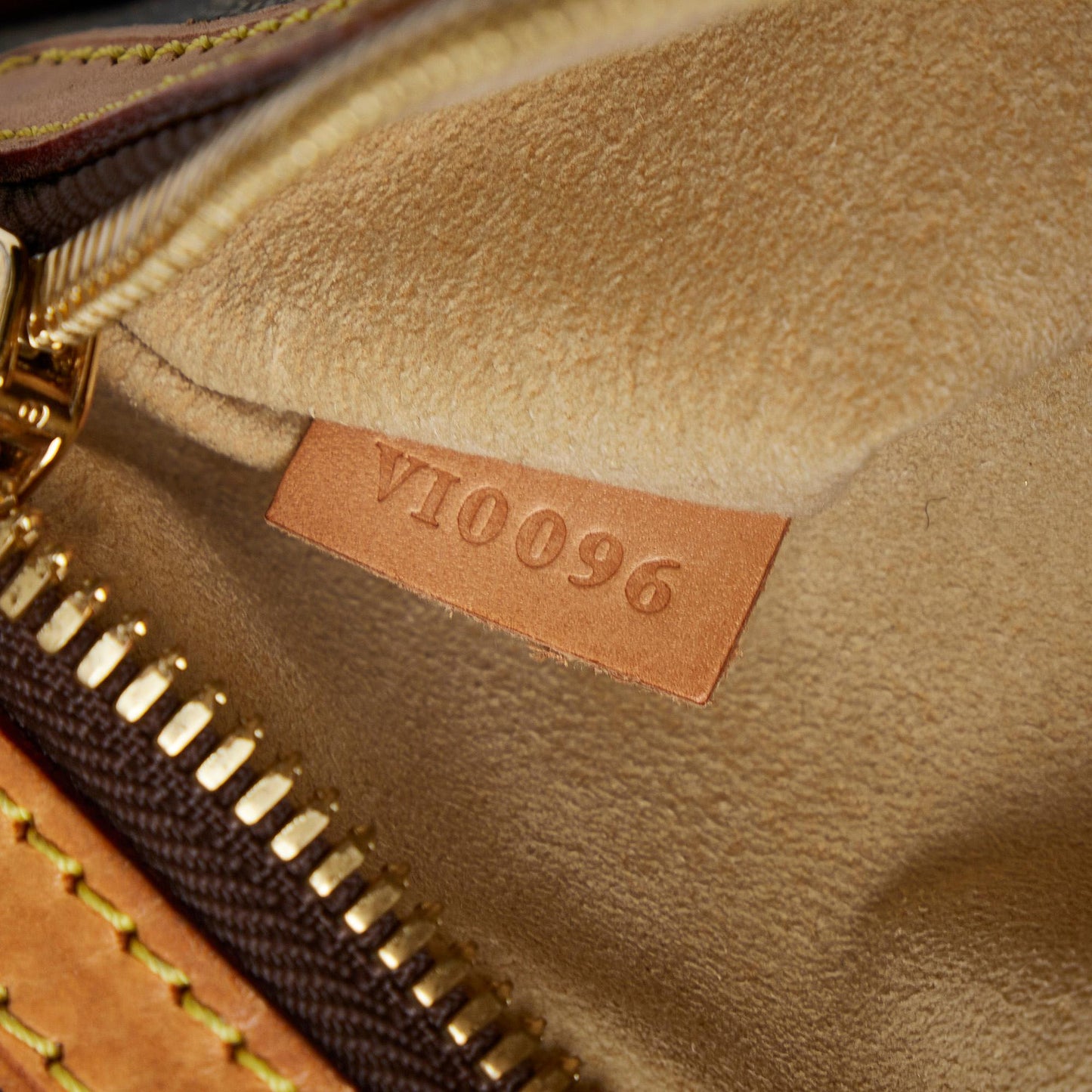 Louis Vuitton Monogram Hudson GM (SHG-nrpaov)