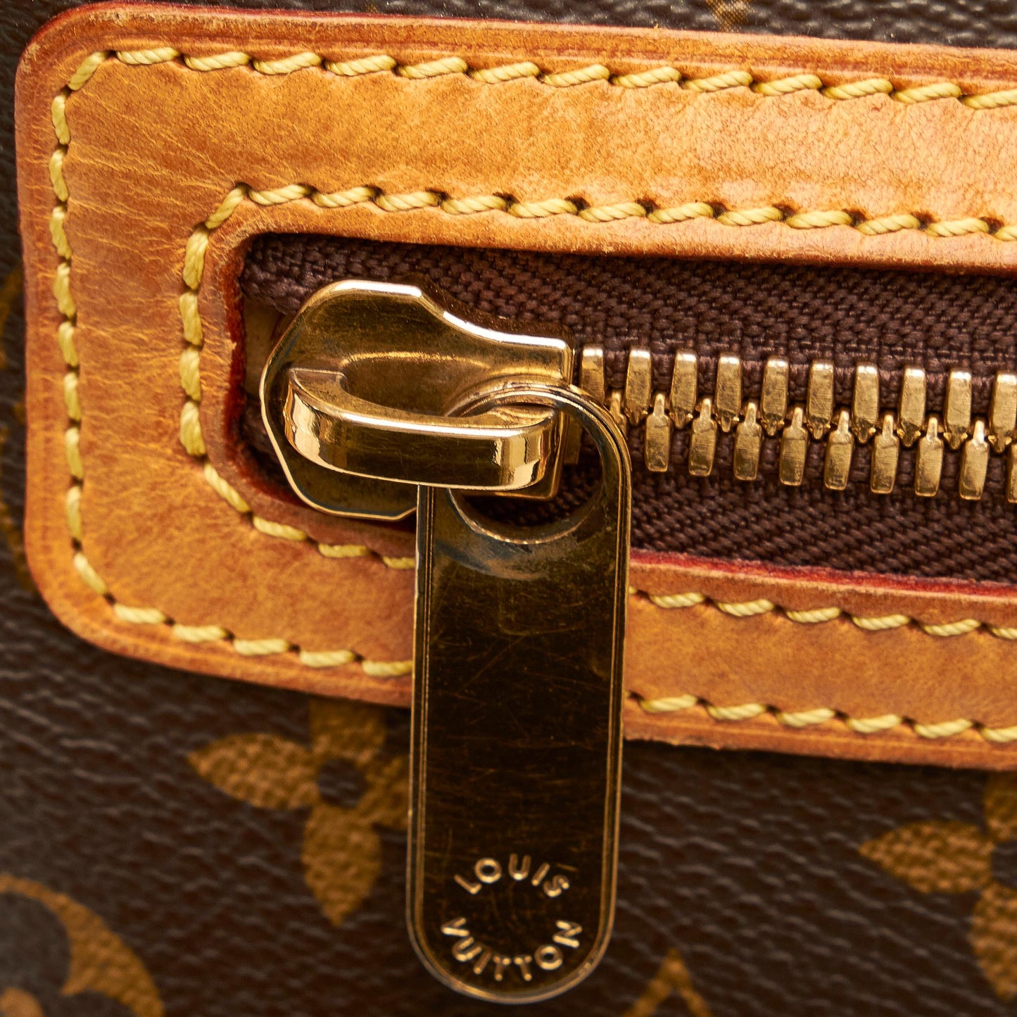 Louis Vuitton Monogram Hudson GM (SHG-YkSHkz)