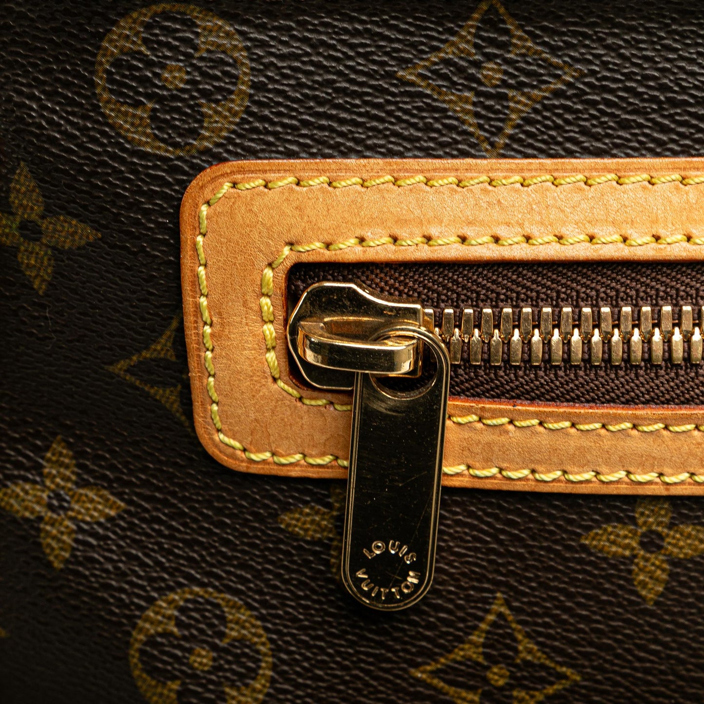 Louis Vuitton Monogram Hudson GM (SHG-GVz6cL)