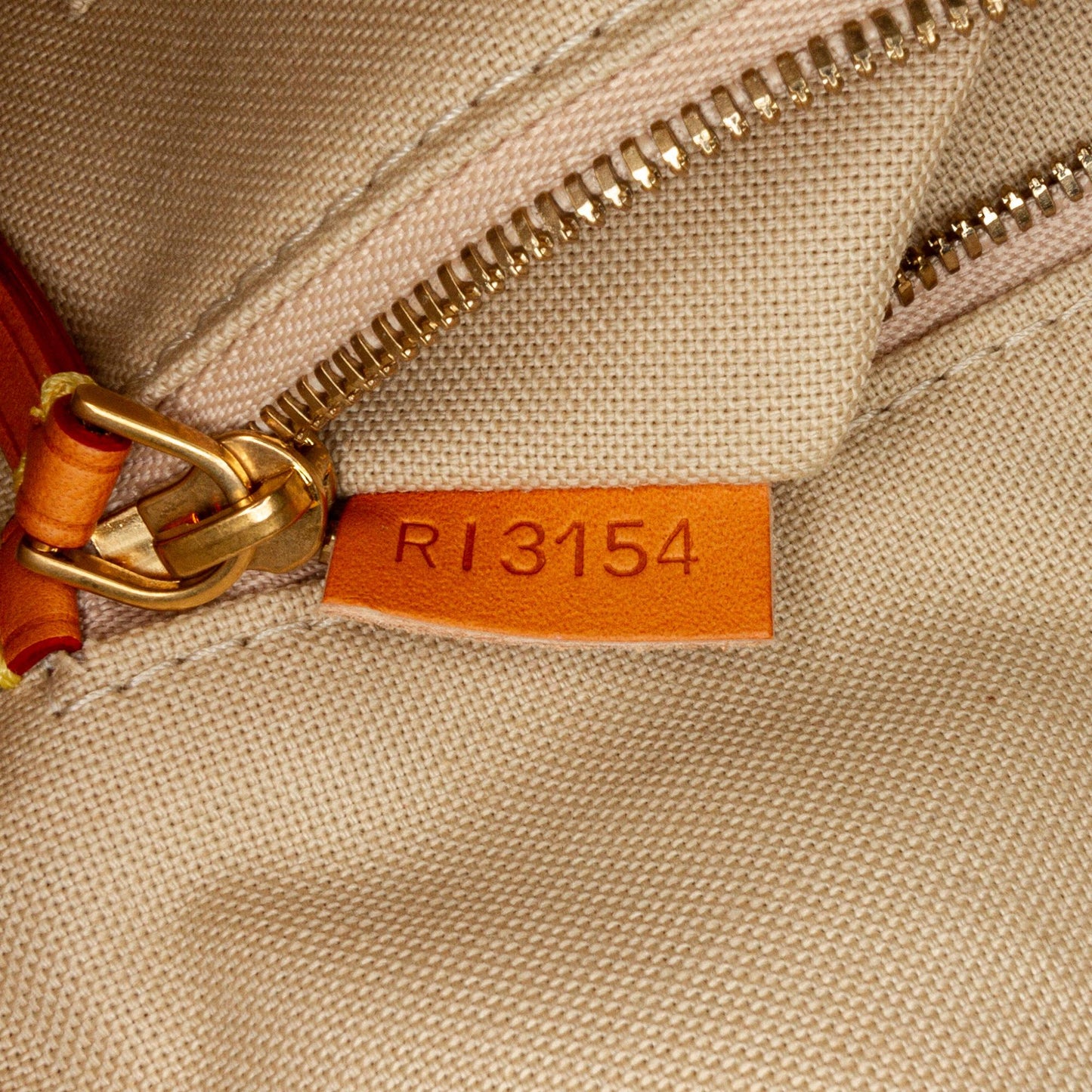 Louis Vuitton Monogram Iconoclasts Karl Legarfeld Punching Bag PM (SHG-W0Ywzs)