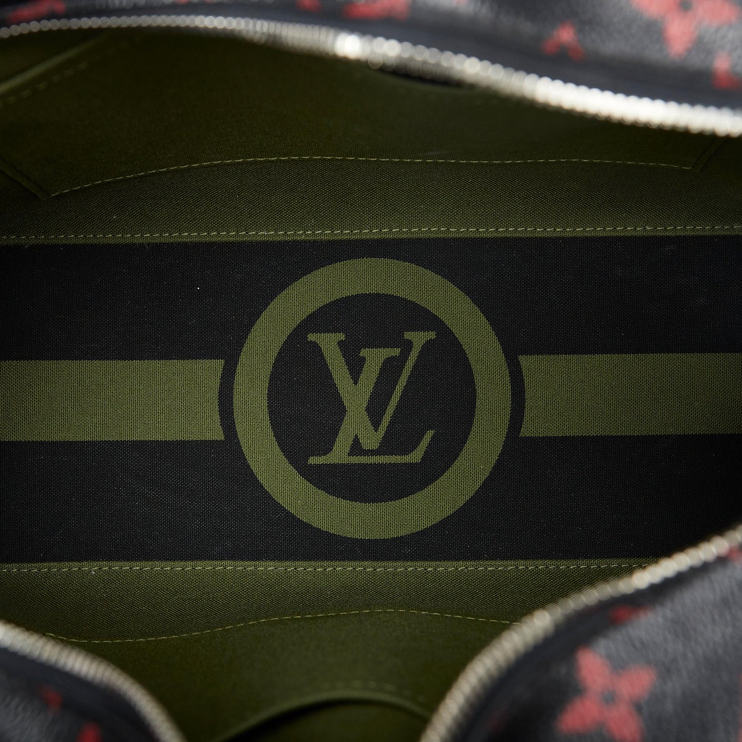 Louis Vuitton Monogram Infrarouge Dora Soft MM (SHG-OKtesl)