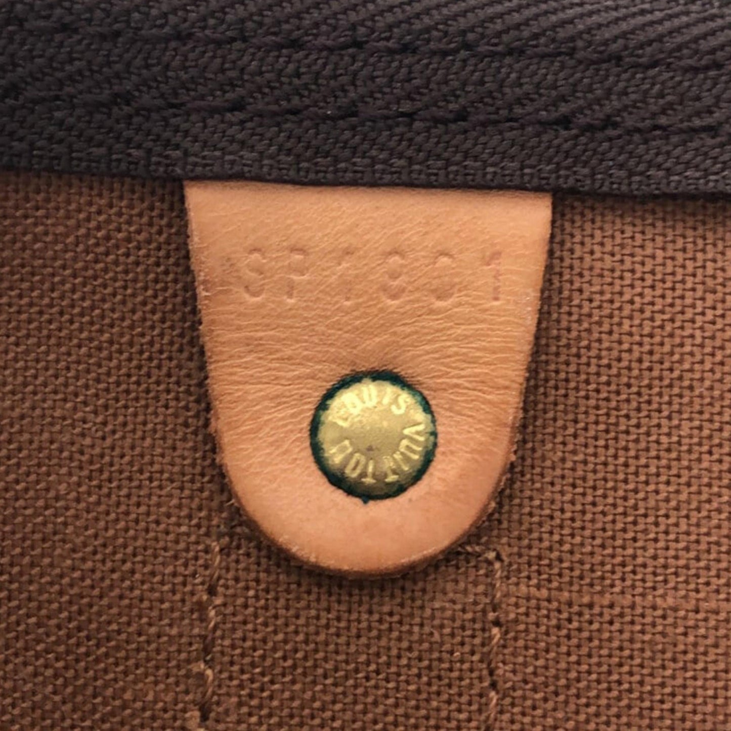 Louis Vuitton Monogram Keepall 45 (SHG-FheCHi)