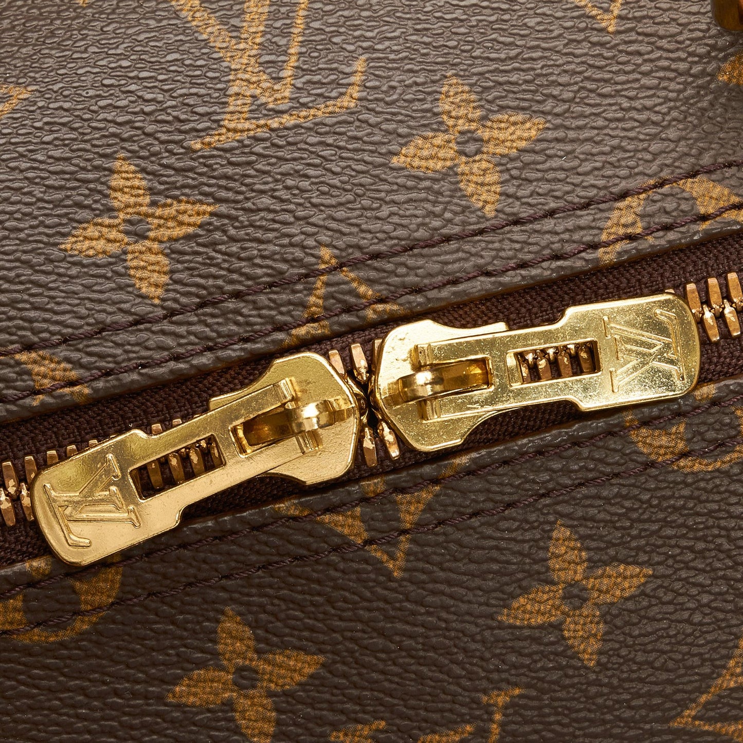 Louis Vuitton Monogram Keepall 50 (SHG-MAYqJv)