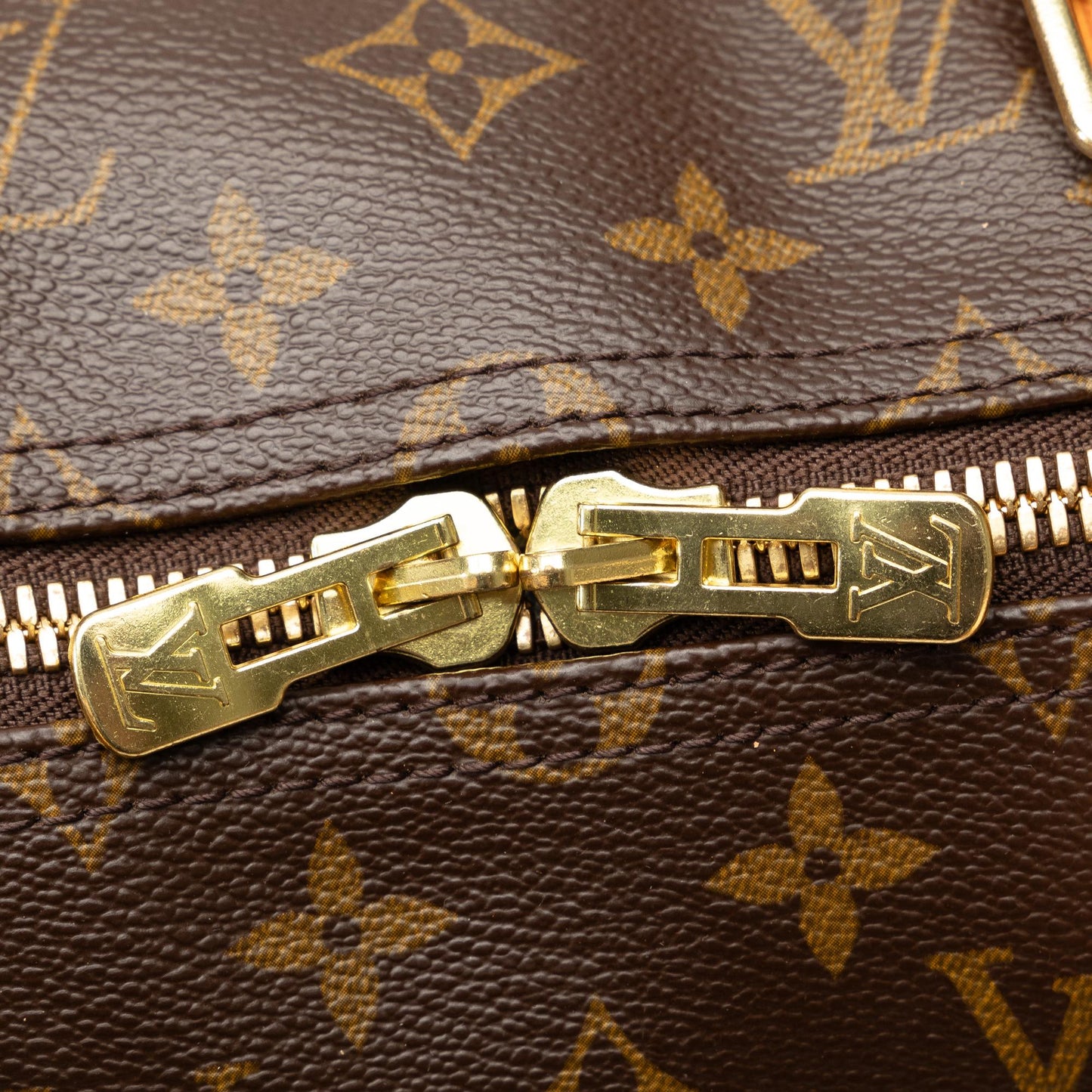 Louis Vuitton Monogram Keepall 50 (SHG-MDUYZV)