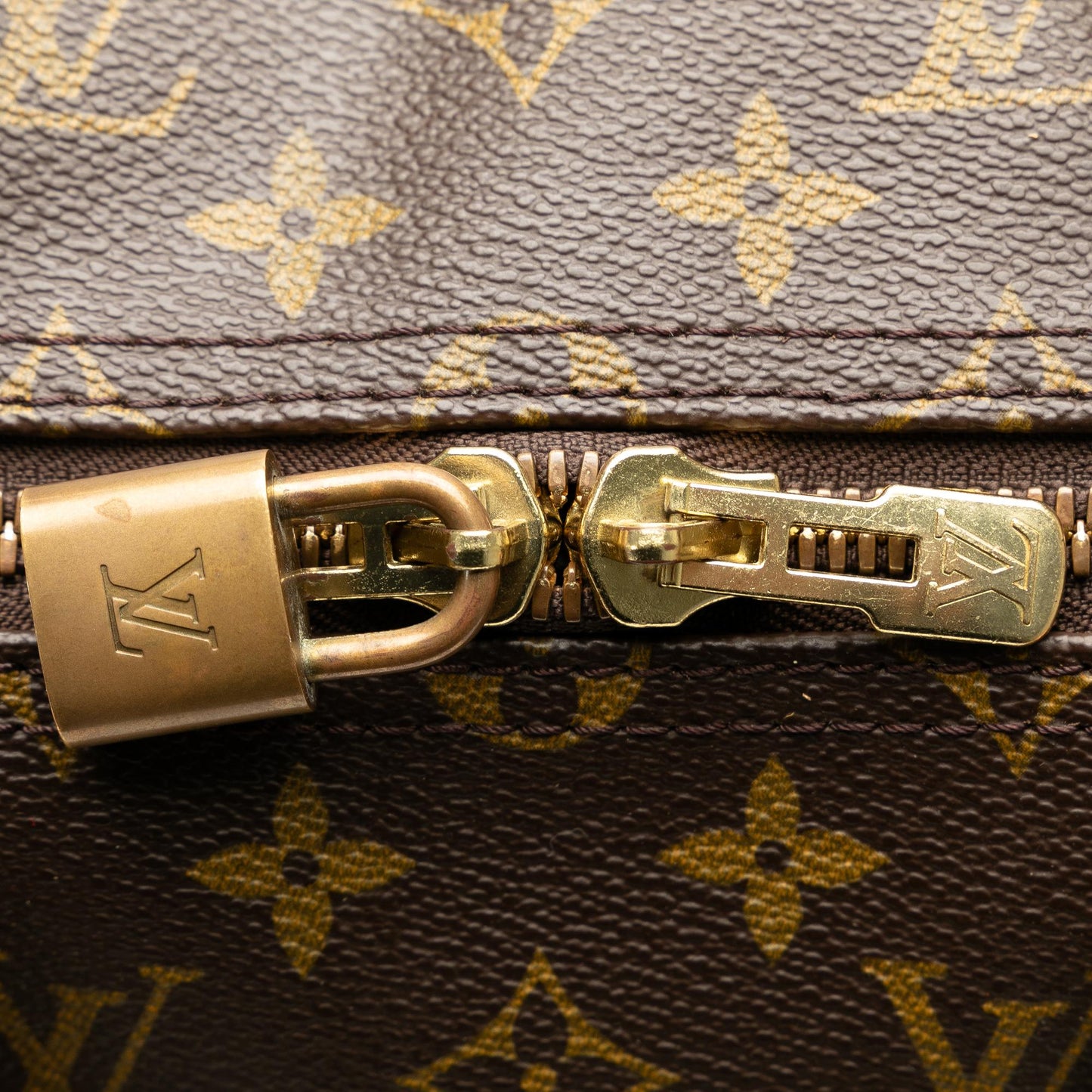 Louis Vuitton Monogram Keepall 50 (SHG-rTIm16)
