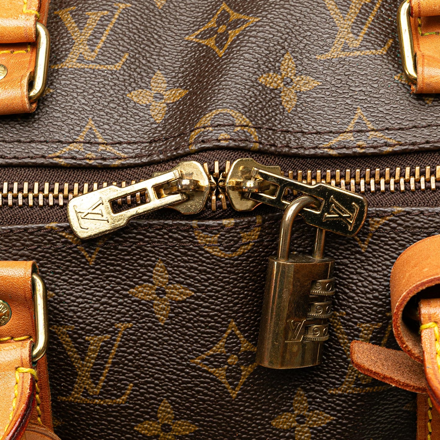 Louis Vuitton Monogram Keepall 50 (SHG-V9v7xK)
