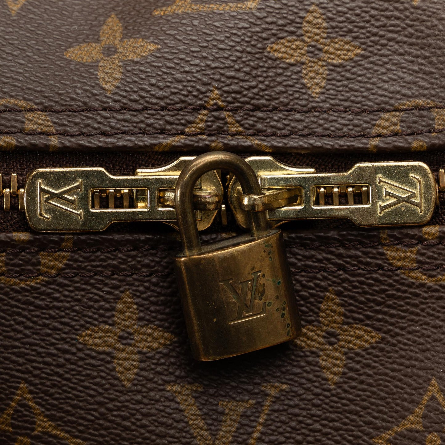 Louis Vuitton Monogram Keepall 55 (SHG-Jj2bjC)