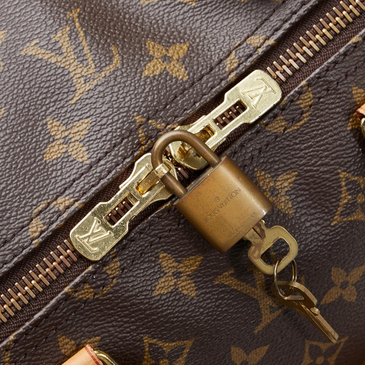 Louis Vuitton Monogram Keepall Bandouliere 55 (SHG-2Y842B)