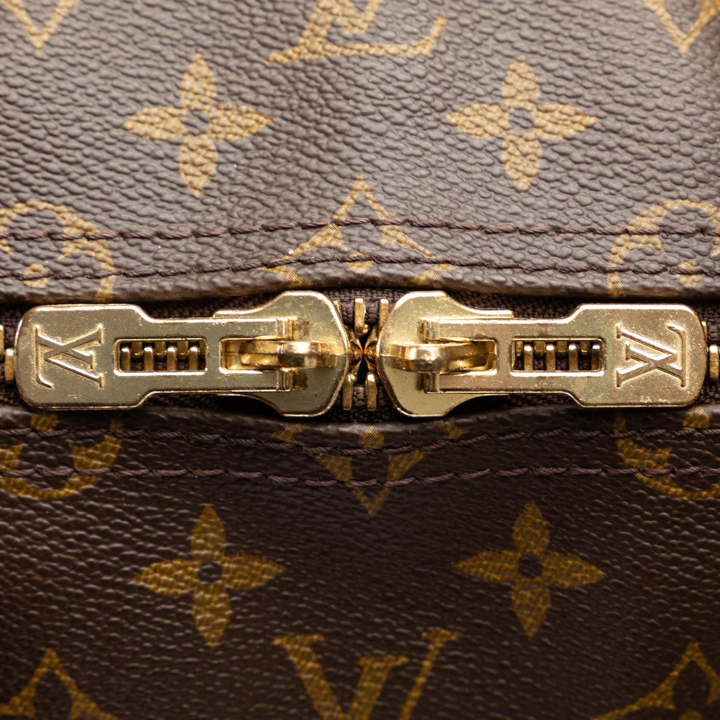 Louis Vuitton Monogram Keepall Bandouliere 55 (SHG-IAsAs7)