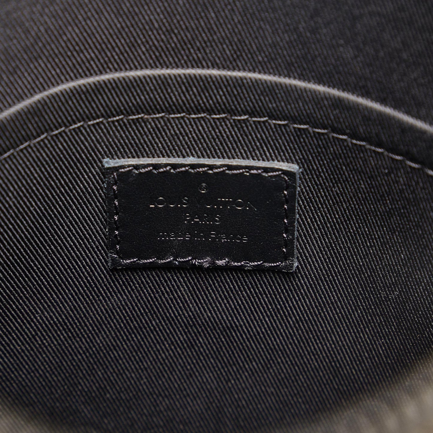 Louis Vuitton Monogram LV Rubber Cruiser (SHG-yG5ja0)
