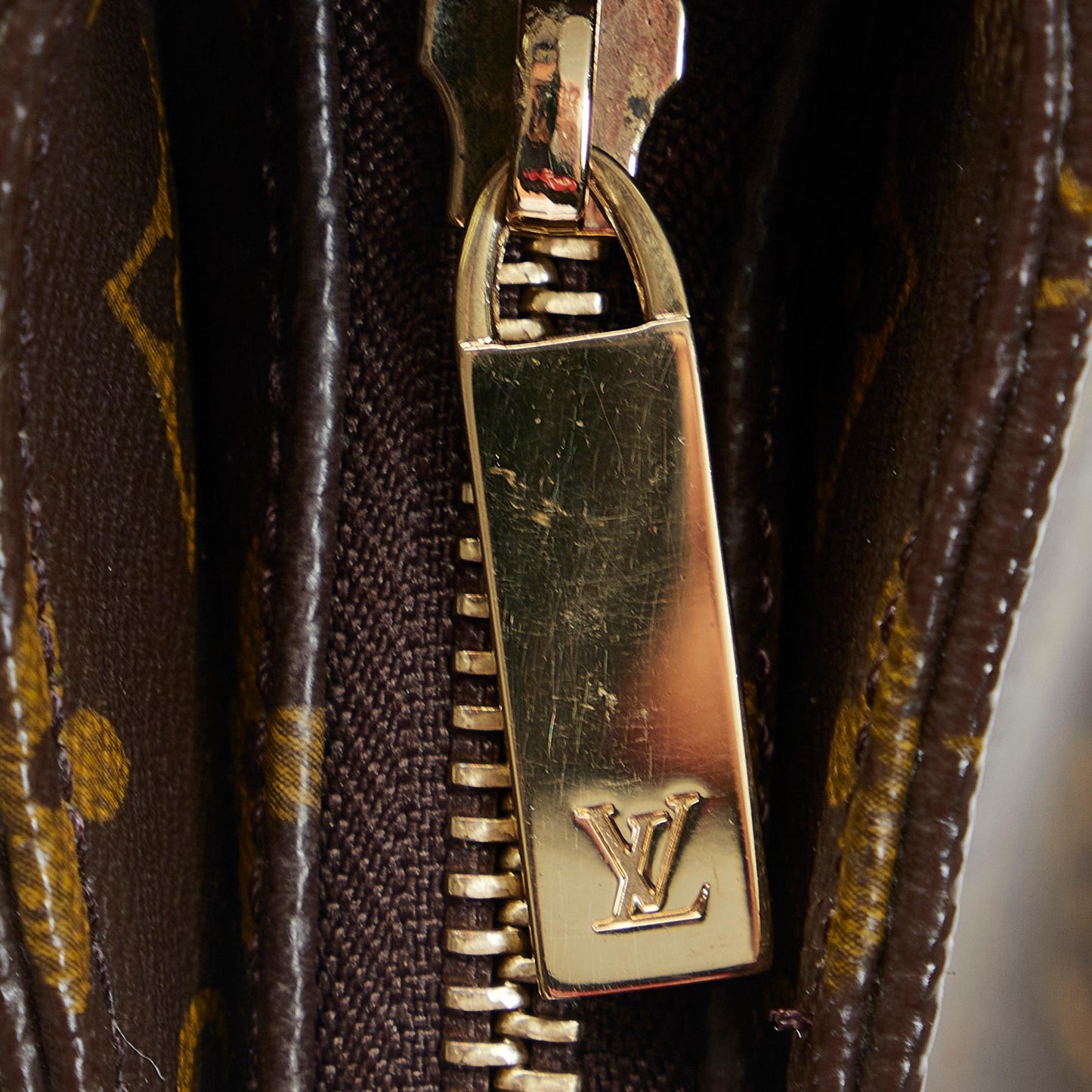 Louis Vuitton Monogram Looping GM (SHG-ruizft)