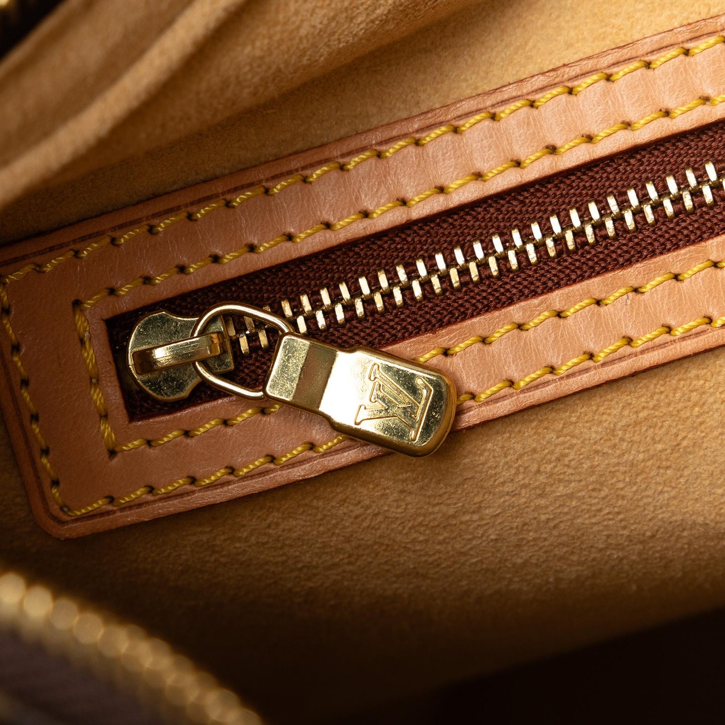Louis Vuitton Monogram Looping GM (SHG-jFP4xm)