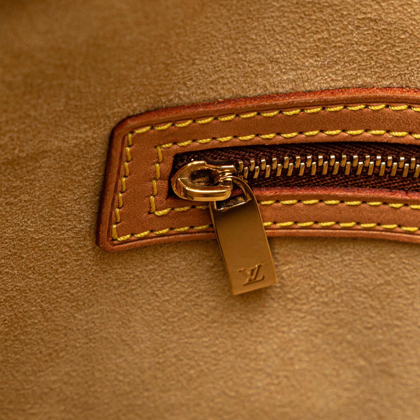 Louis Vuitton Monogram Looping GM (SHG-NKNyCl)