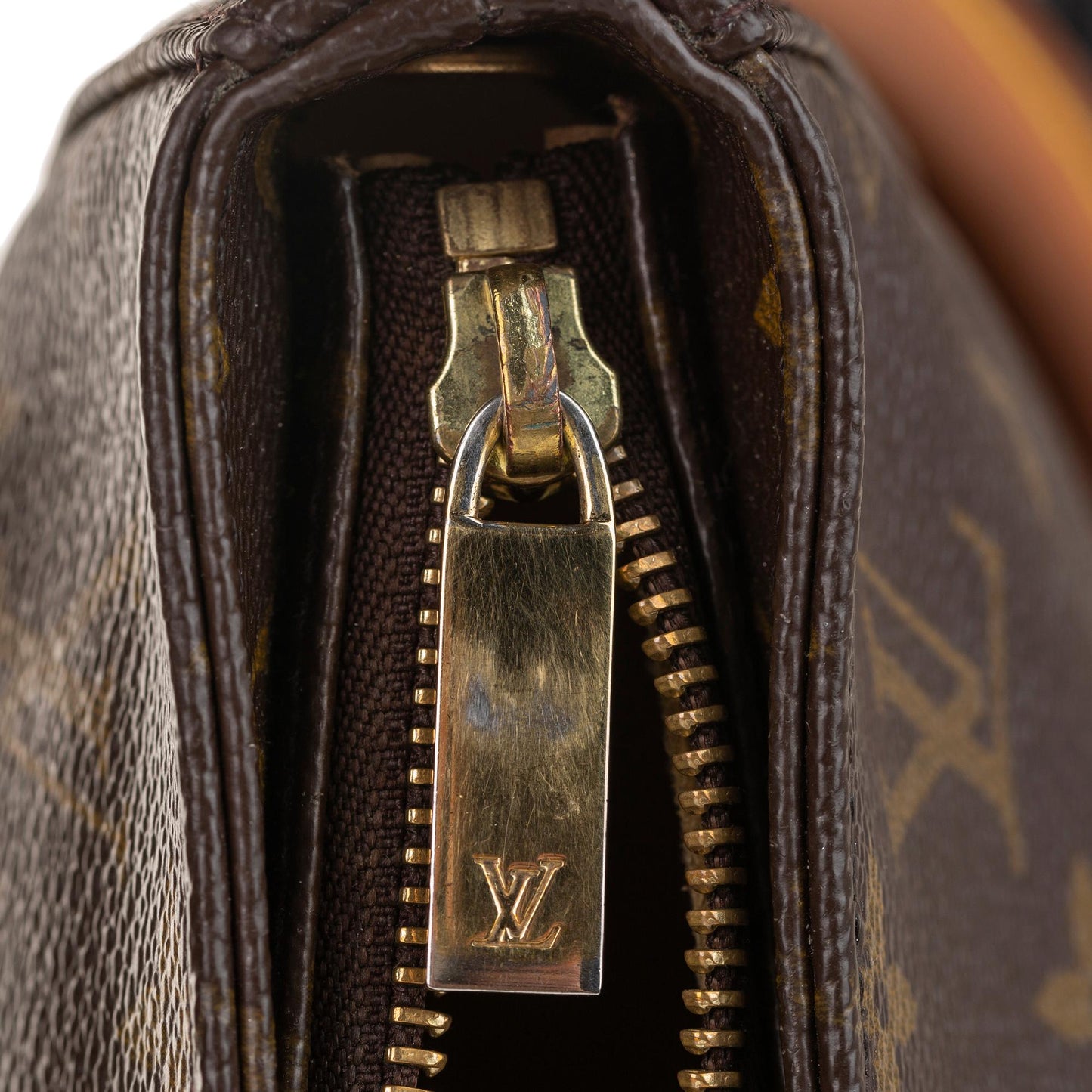 Louis Vuitton Monogram Looping MM (SHG-33620)